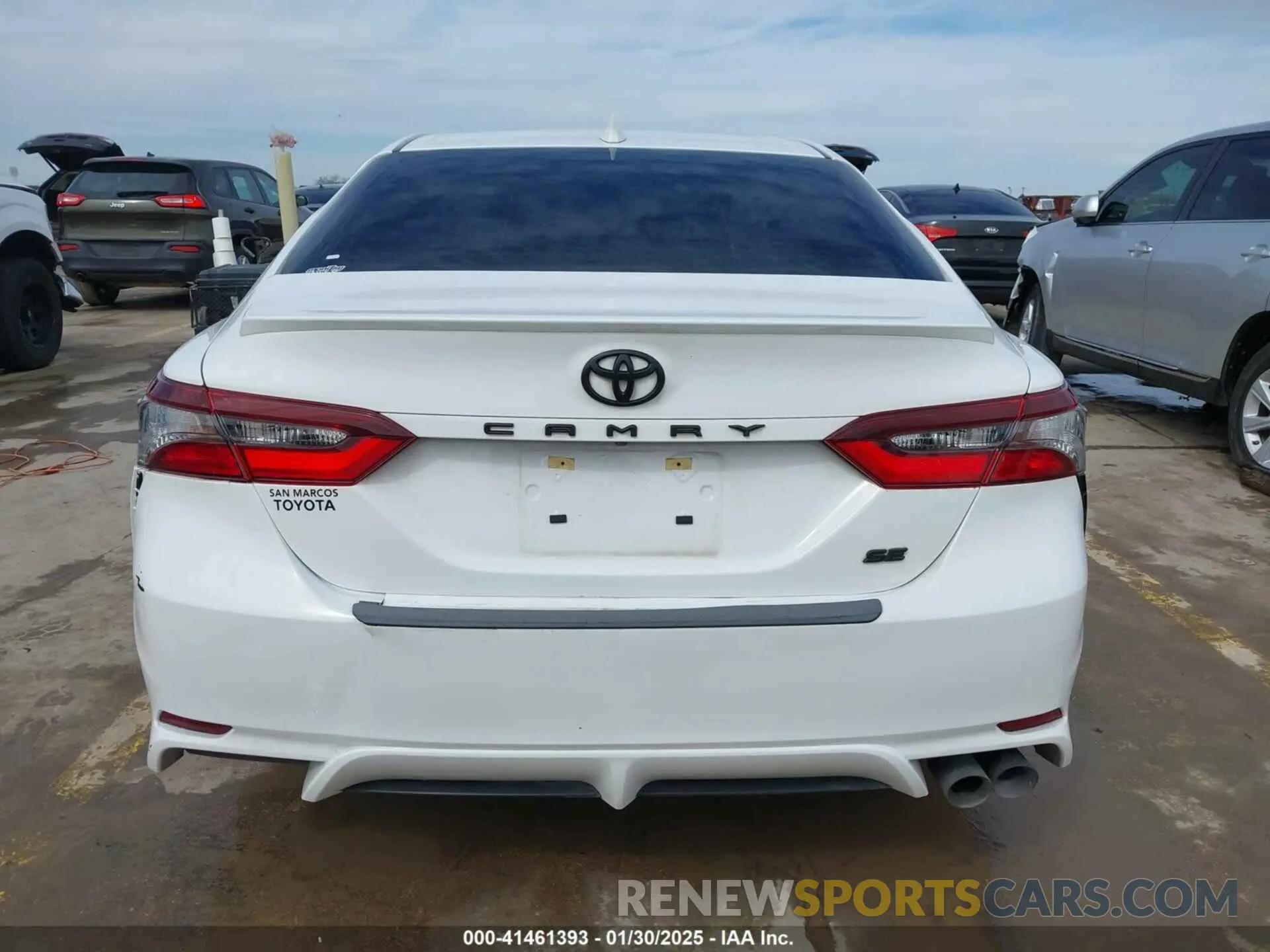 16 Photograph of a damaged car 4T1G11AK8NU037312 TOYOTA CAMRY 2022