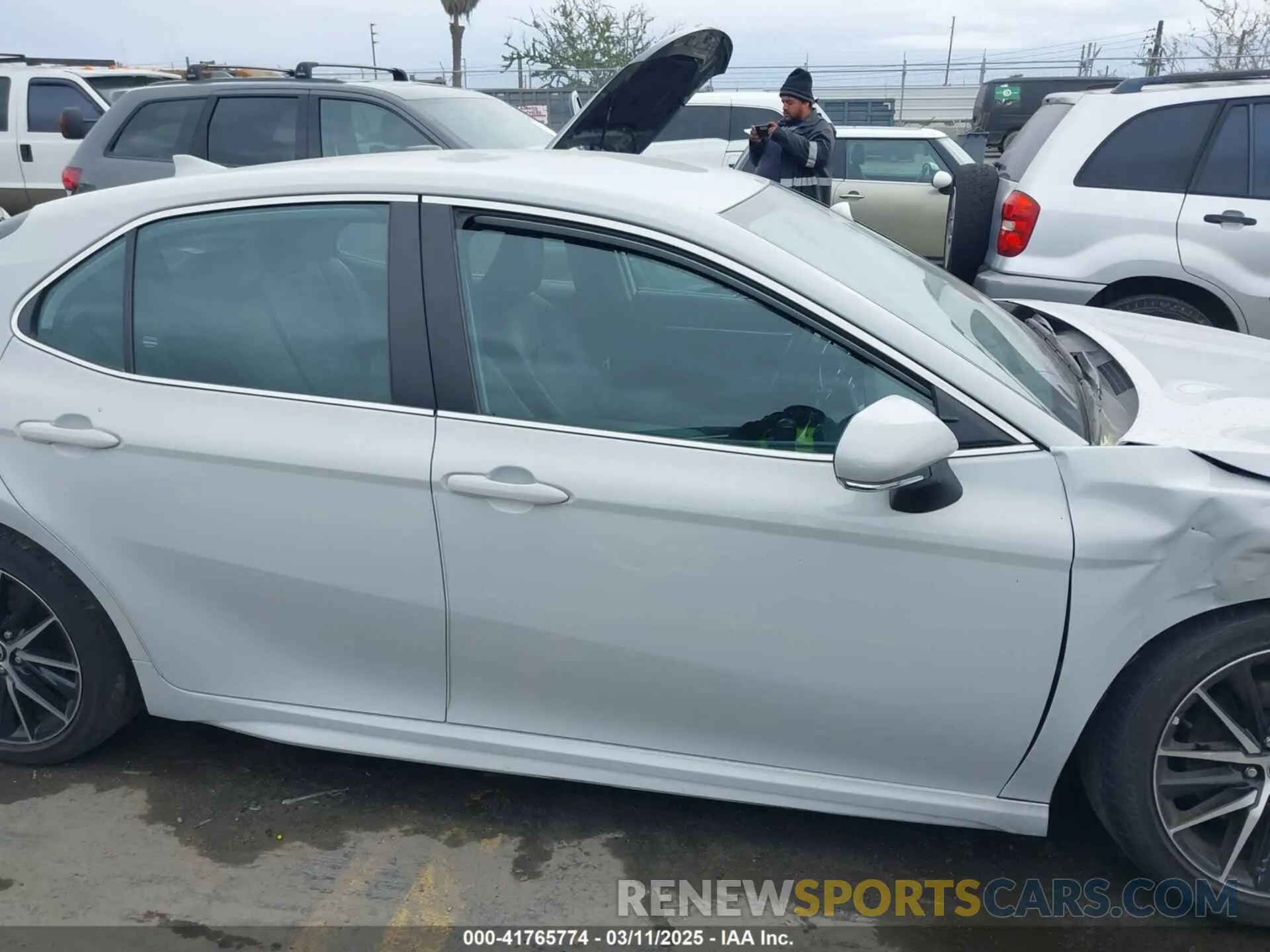 12 Photograph of a damaged car 4T1G11AK8NU061089 TOYOTA CAMRY 2022