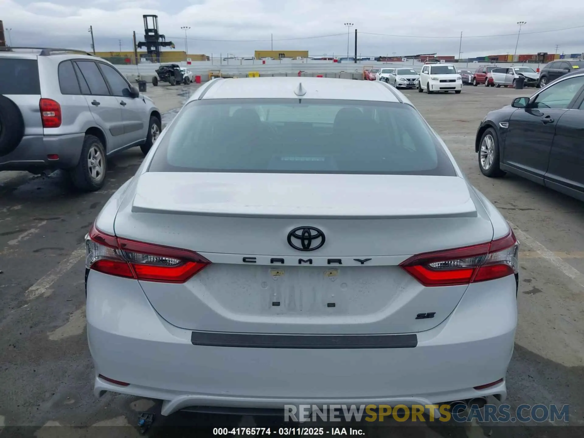 15 Photograph of a damaged car 4T1G11AK8NU061089 TOYOTA CAMRY 2022