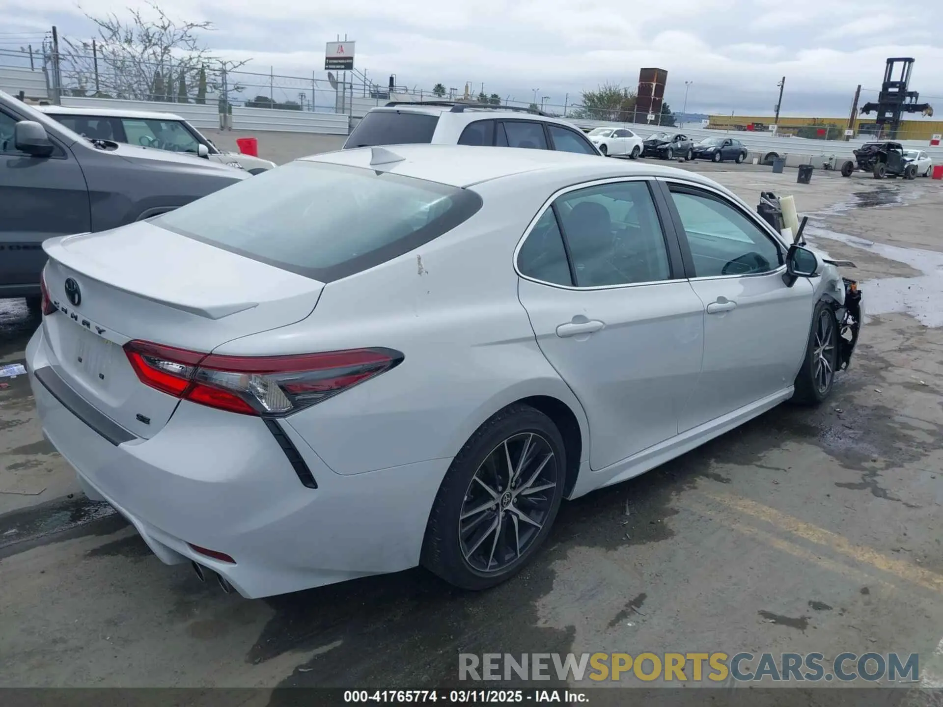 4 Photograph of a damaged car 4T1G11AK8NU061089 TOYOTA CAMRY 2022