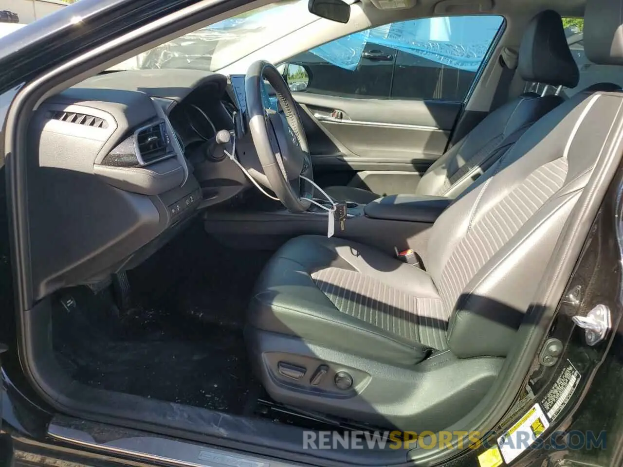7 Photograph of a damaged car 4T1G11AK8NU069340 TOYOTA CAMRY 2022