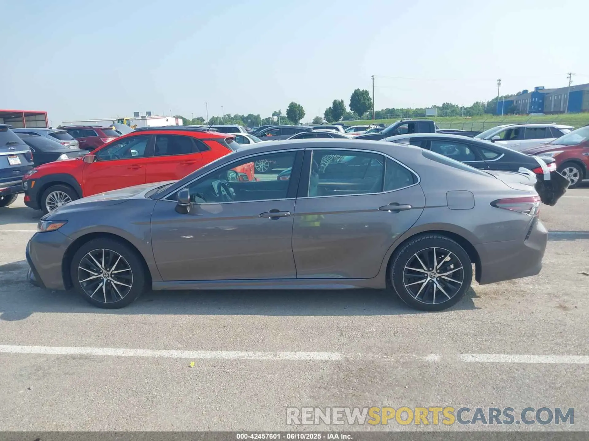14 Photograph of a damaged car 4T1G11AK8NU075770 TOYOTA CAMRY 2022