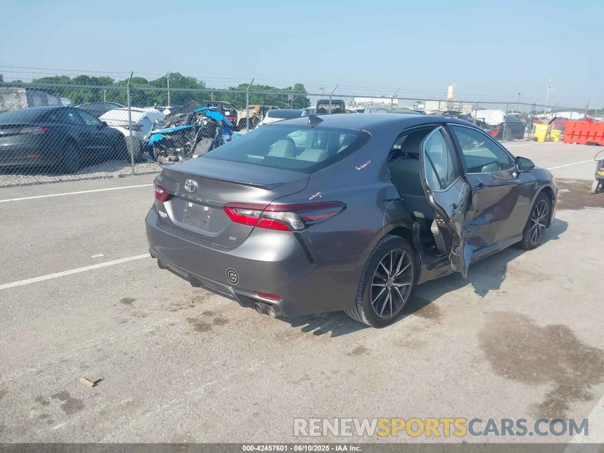 4 Photograph of a damaged car 4T1G11AK8NU075770 TOYOTA CAMRY 2022