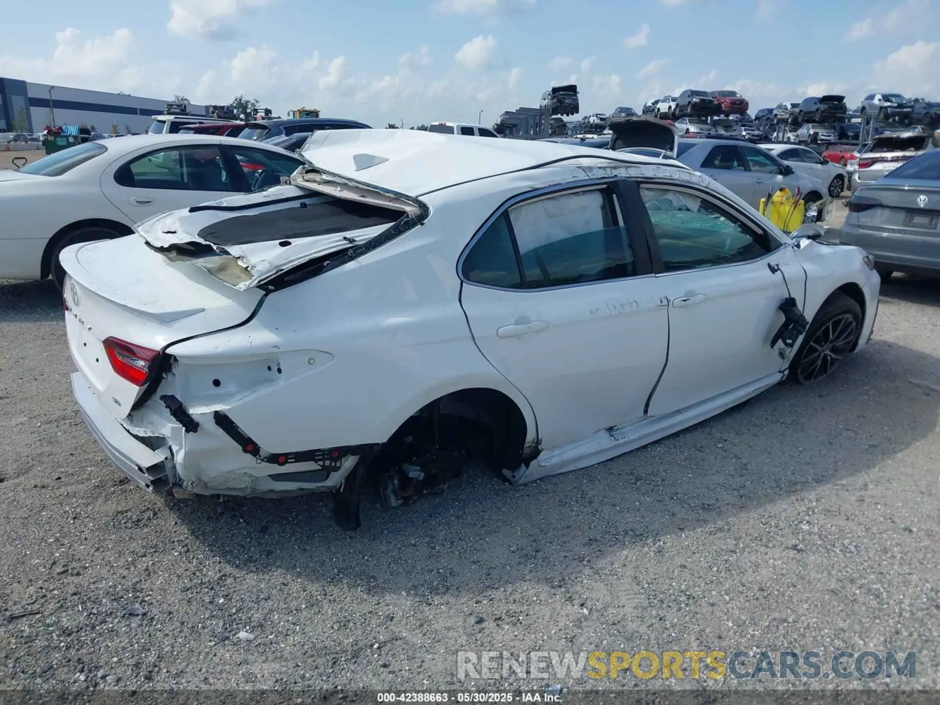 4 Photograph of a damaged car 4T1G11AK8NU621631 TOYOTA CAMRY 2022