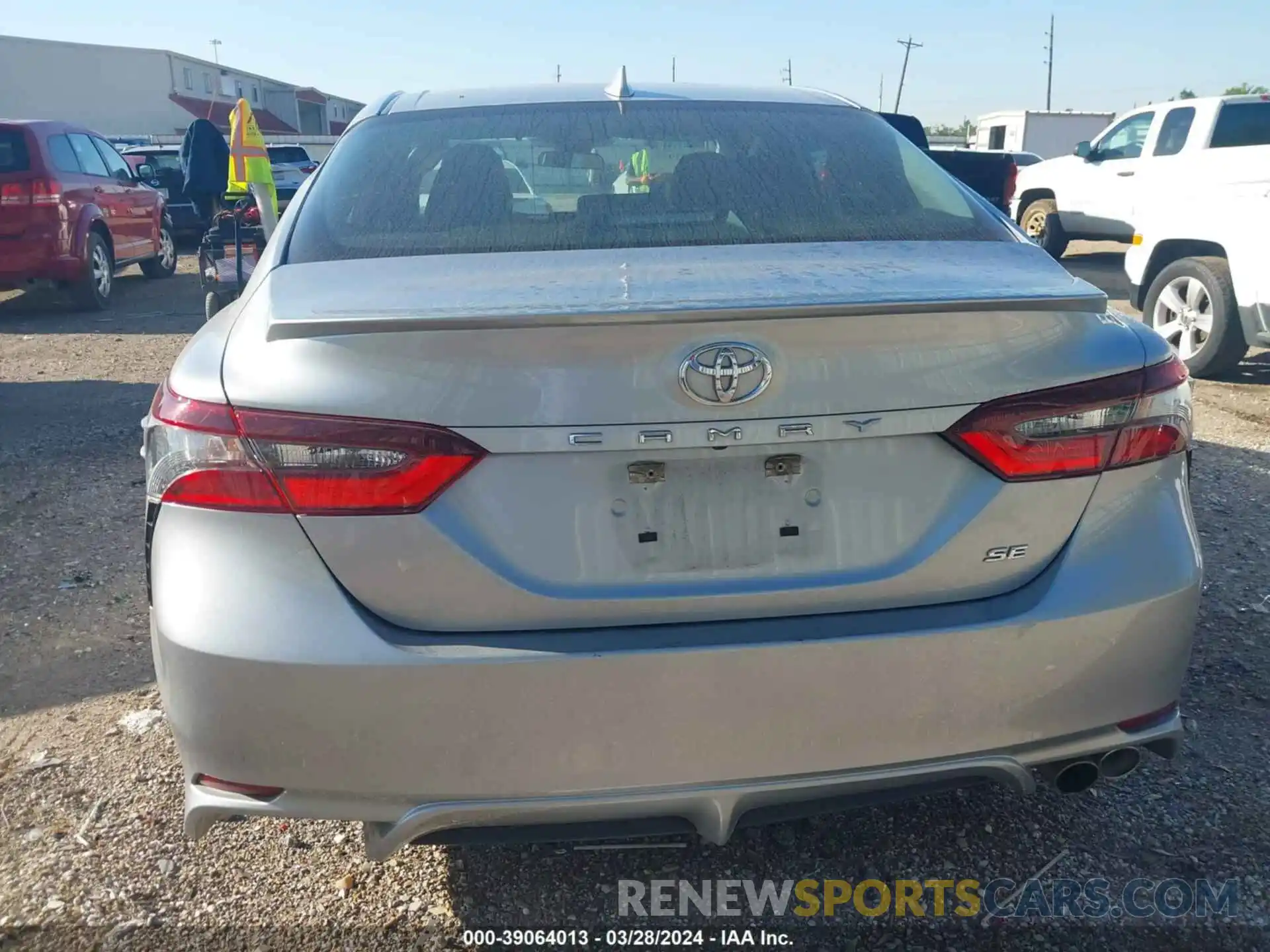 16 Photograph of a damaged car 4T1G11AK8NU632483 TOYOTA CAMRY 2022