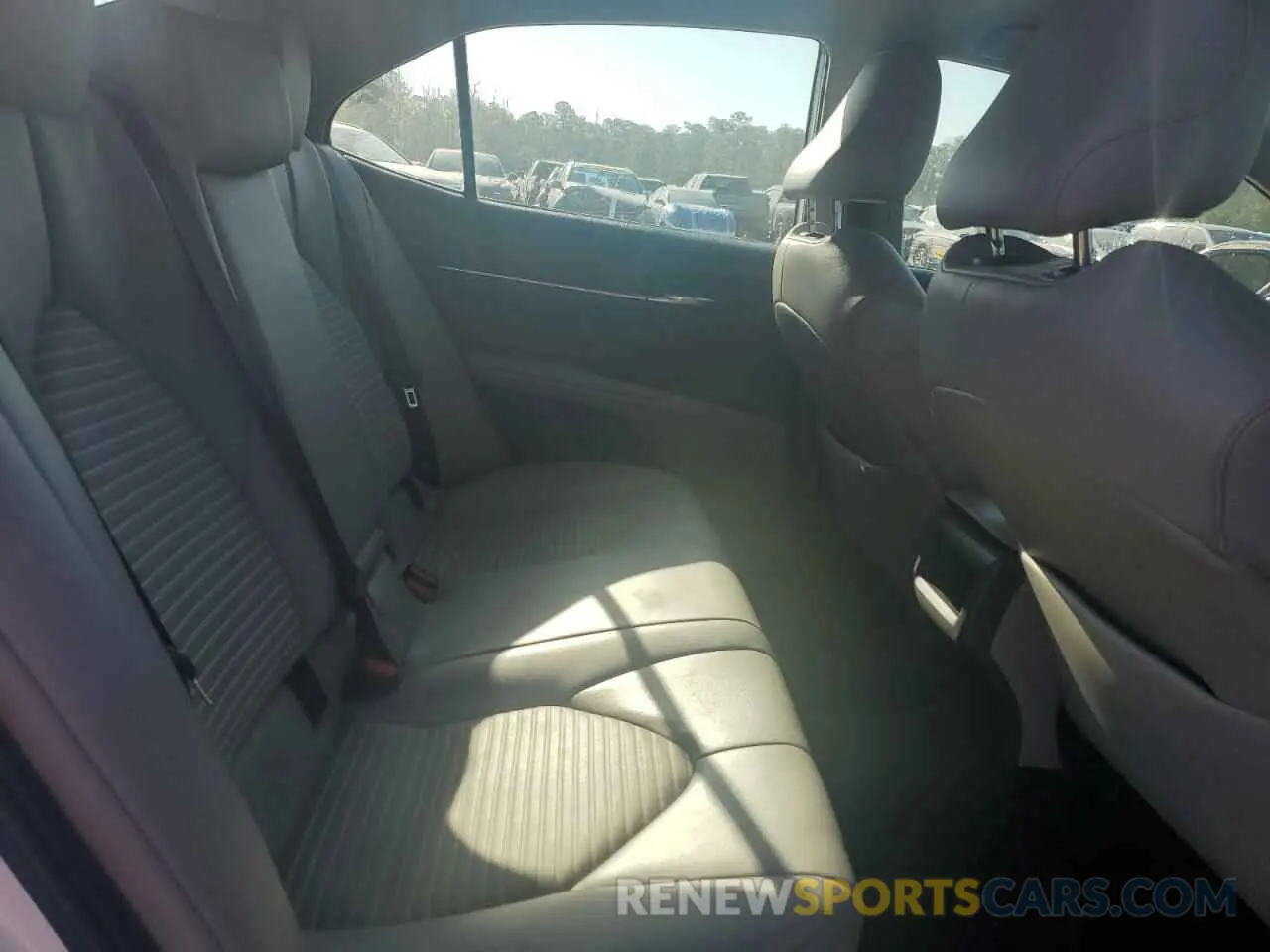 10 Photograph of a damaged car 4T1G11AK8NU679402 TOYOTA CAMRY 2022