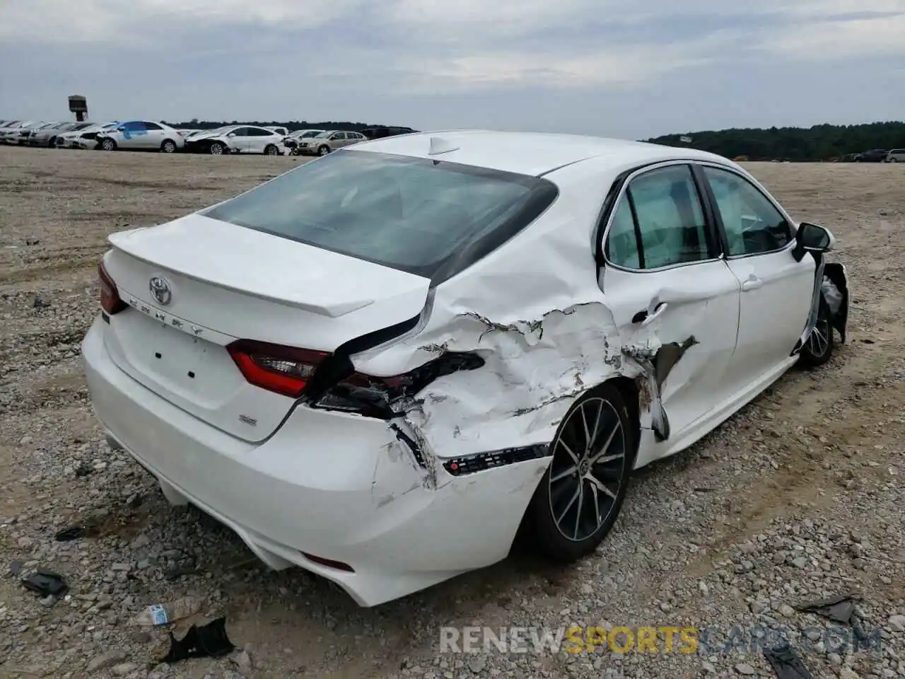 4 Photograph of a damaged car 4T1G11AK8NU685524 TOYOTA CAMRY 2022