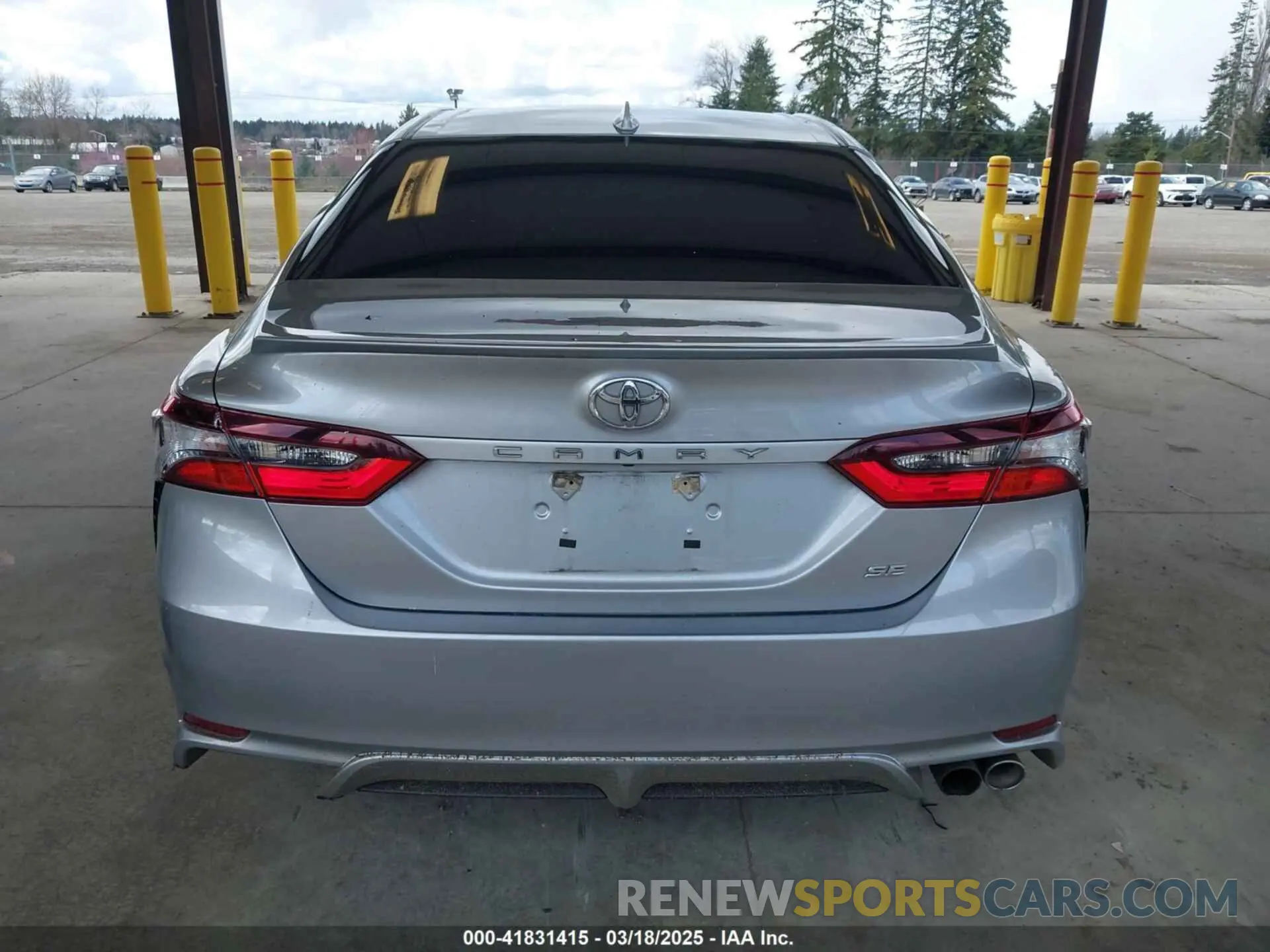 17 Photograph of a damaged car 4T1G11AK8NU690920 TOYOTA CAMRY 2022