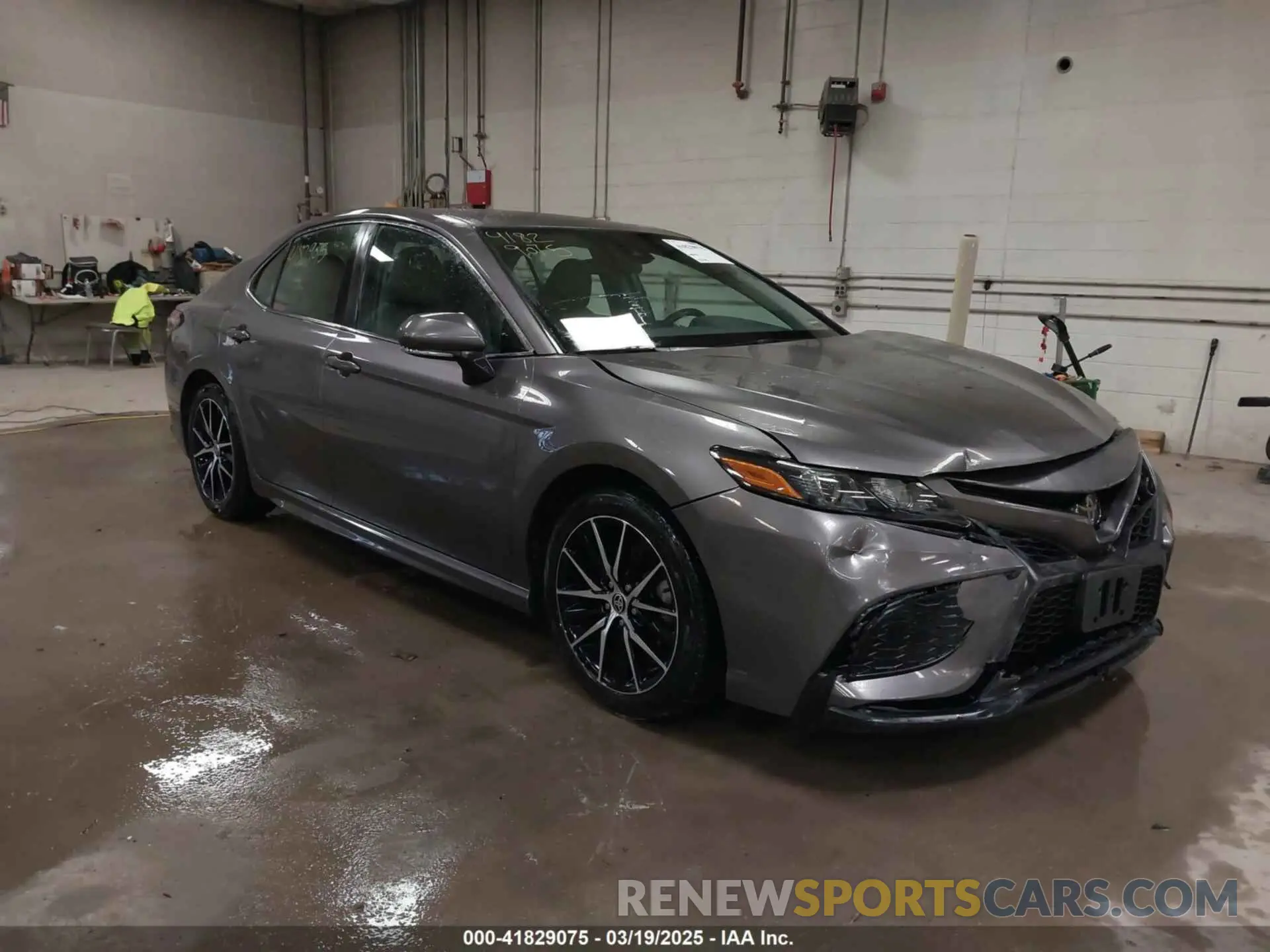1 Photograph of a damaged car 4T1G11AK9NU074952 TOYOTA CAMRY 2022
