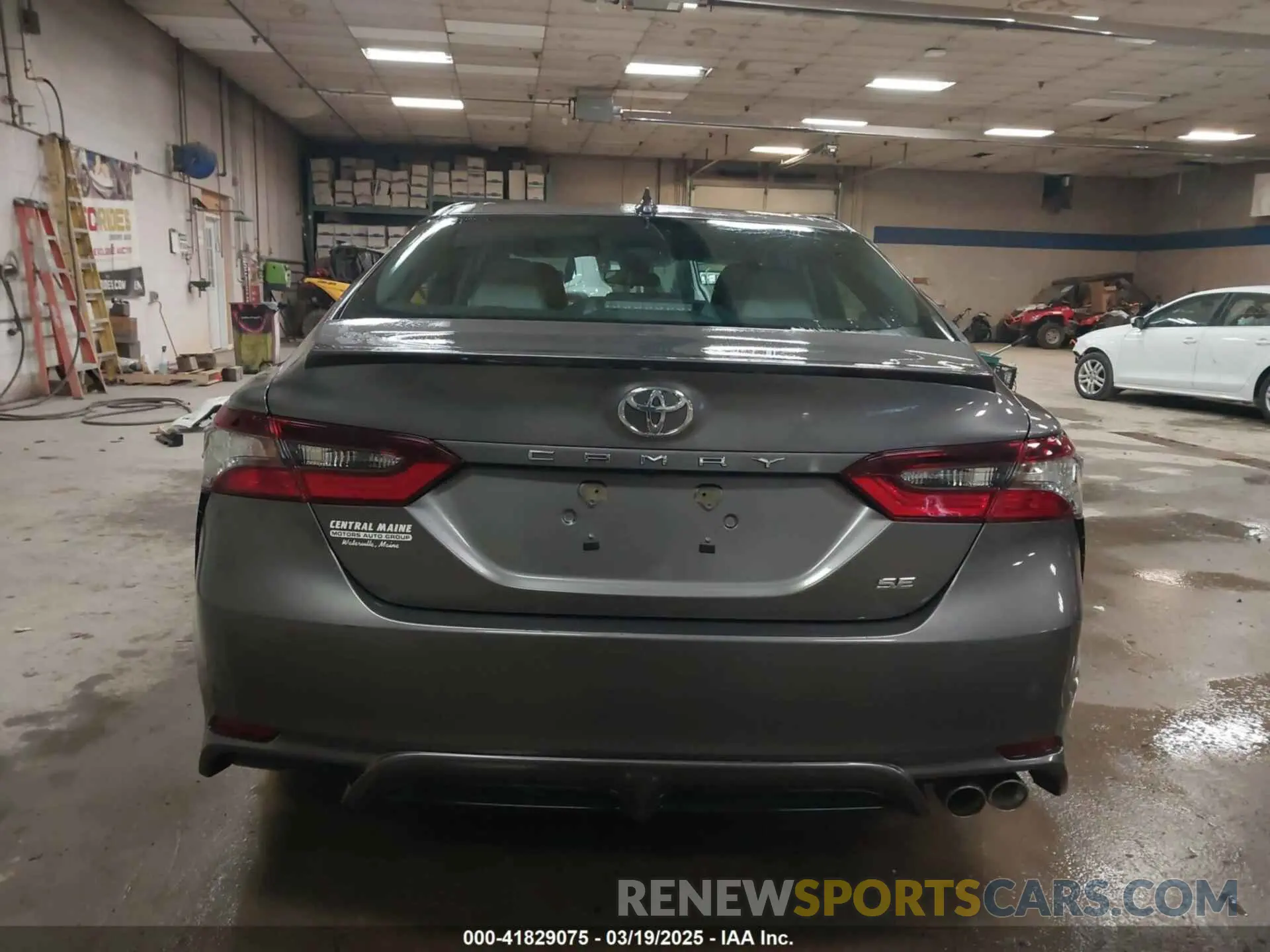 16 Photograph of a damaged car 4T1G11AK9NU074952 TOYOTA CAMRY 2022