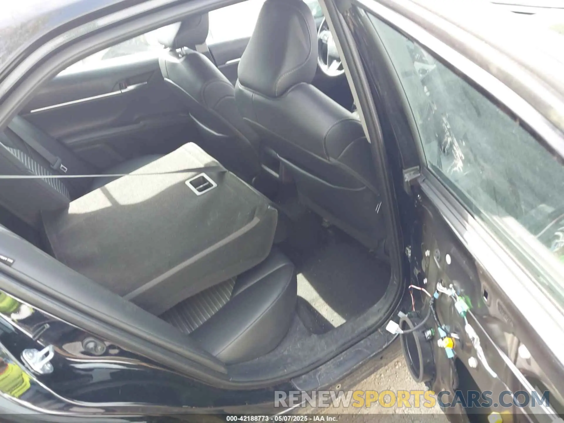 8 Photograph of a damaged car 4T1G11AK9NU622206 TOYOTA CAMRY 2022