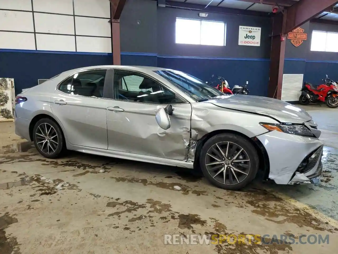 4 Photograph of a damaged car 4T1G11AK9NU622688 TOYOTA CAMRY 2022