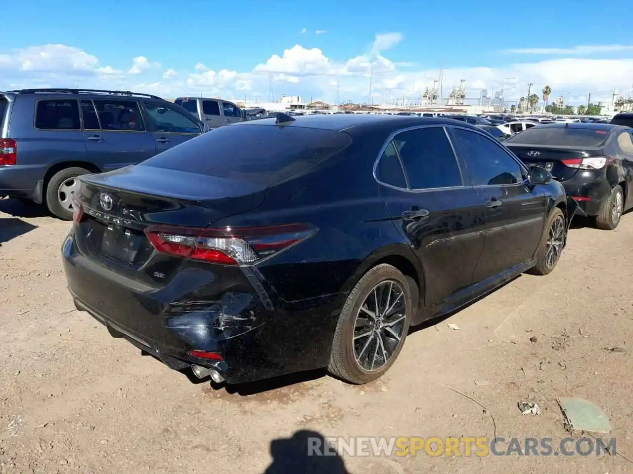 4 Photograph of a damaged car 4T1G11AK9NU645629 TOYOTA CAMRY 2022