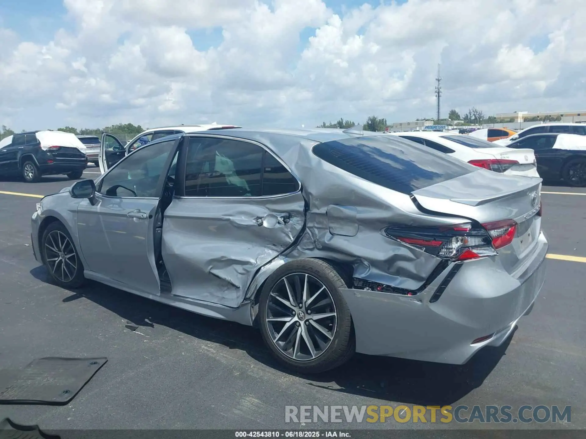 6 Photograph of a damaged car 4T1G11AK9NU678078 TOYOTA CAMRY 2022