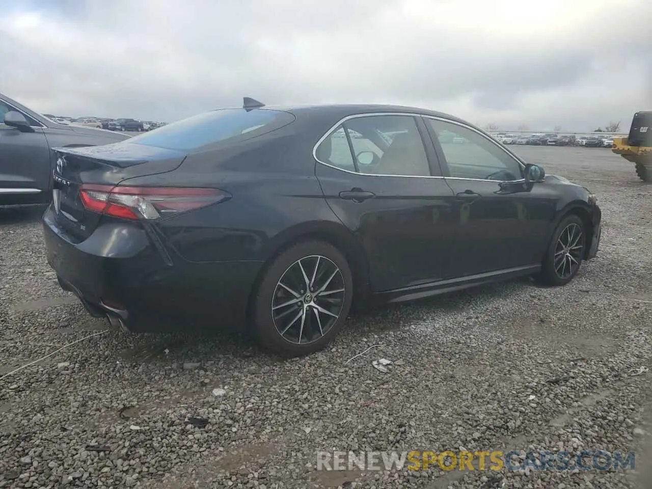 3 Photograph of a damaged car 4T1G11AK9NU682325 TOYOTA CAMRY 2022