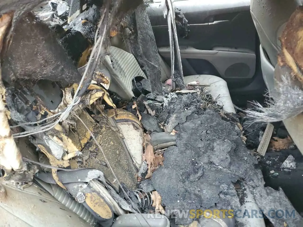 10 Photograph of a damaged car 4T1G11AK9NU700743 TOYOTA CAMRY 2022