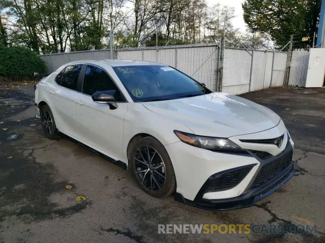 1 Photograph of a damaged car 4T1G11AKXNU015344 TOYOTA CAMRY 2022