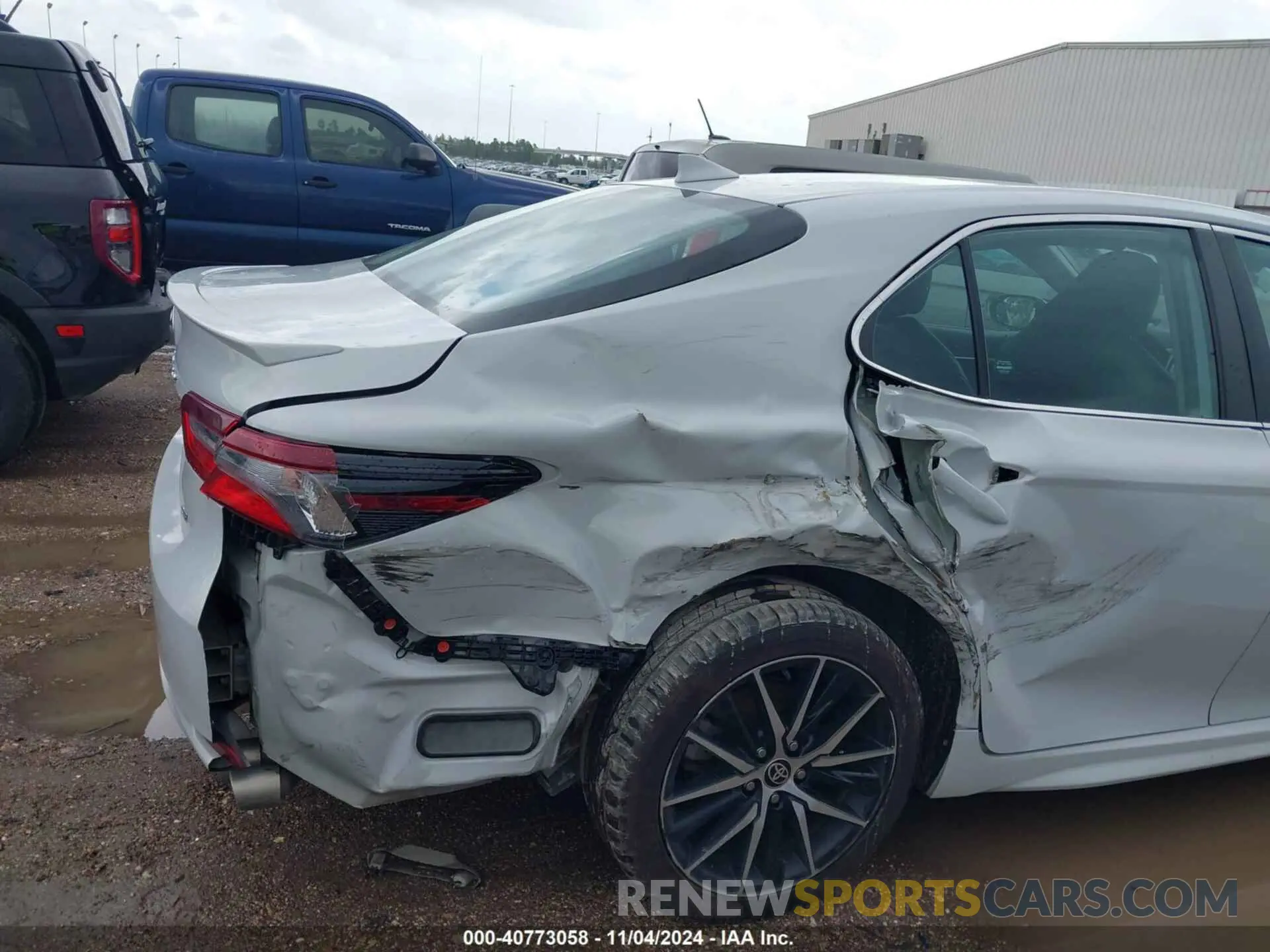 6 Photograph of a damaged car 4T1G11AKXNU052667 TOYOTA CAMRY 2022