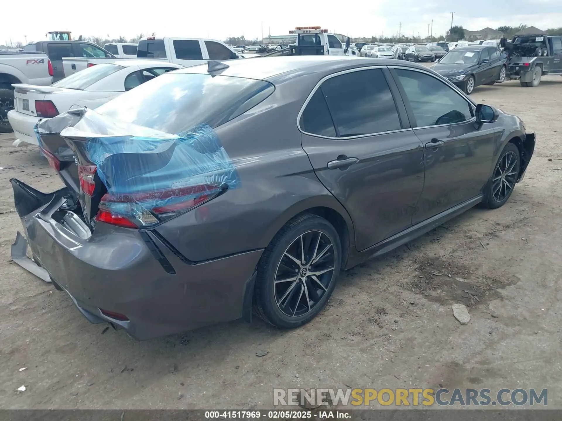 4 Photograph of a damaged car 4T1G11AKXNU659247 TOYOTA CAMRY 2022