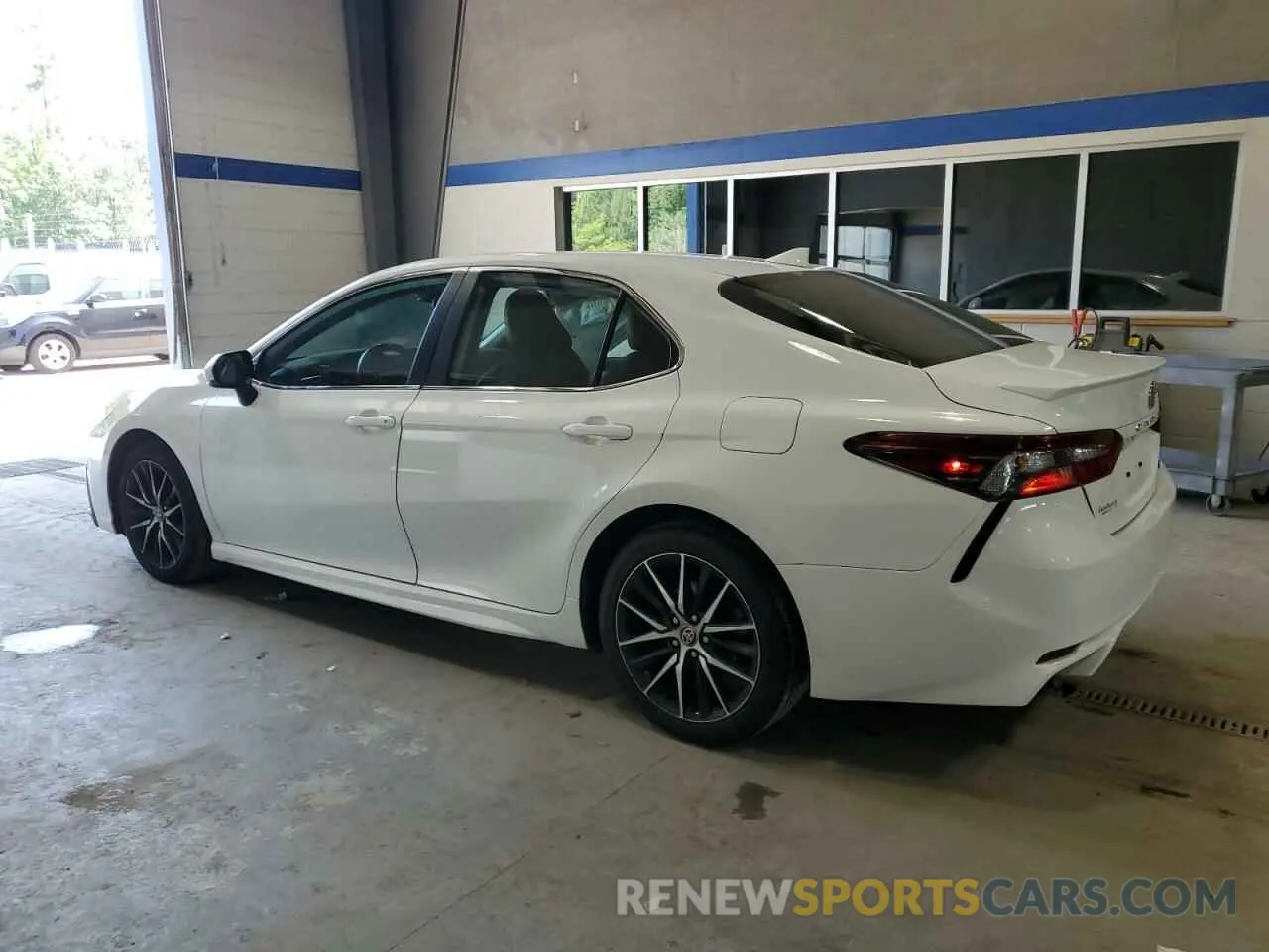 2 Photograph of a damaged car 4T1G11AKXNU665467 TOYOTA CAMRY 2022