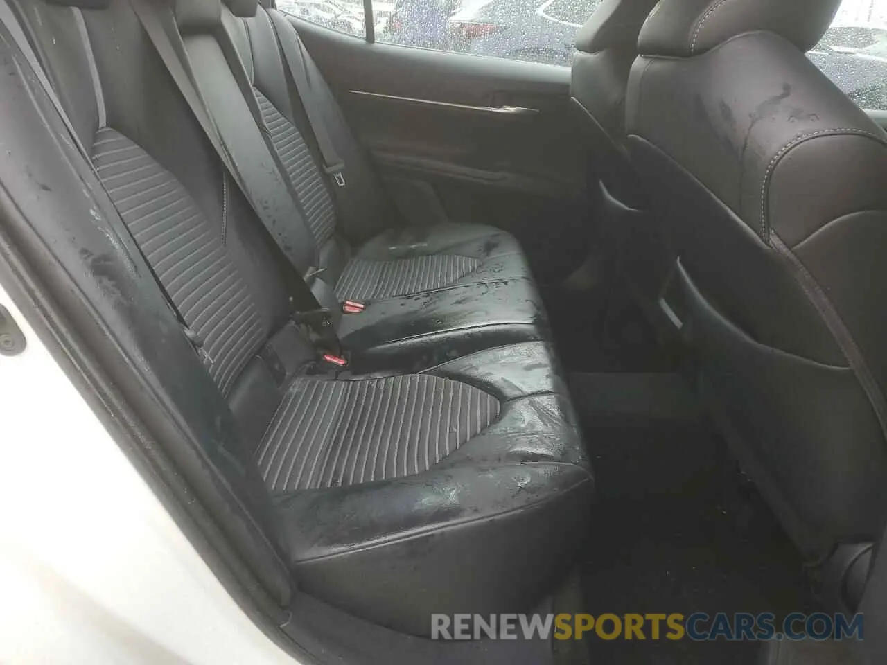 10 Photograph of a damaged car 4T1G11BK0NU066012 TOYOTA CAMRY 2022