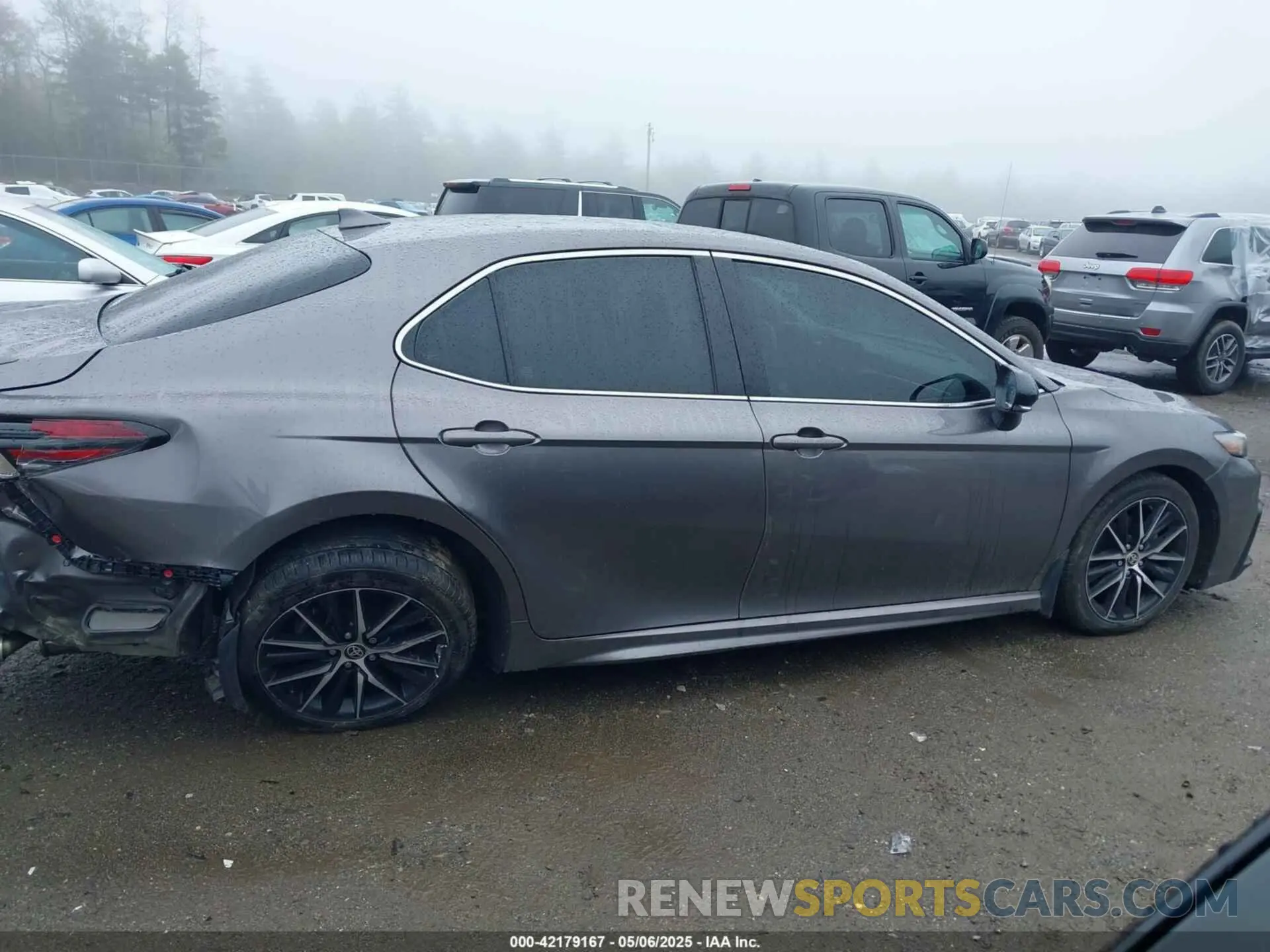 14 Photograph of a damaged car 4T1G11BK1NU068450 TOYOTA CAMRY 2022