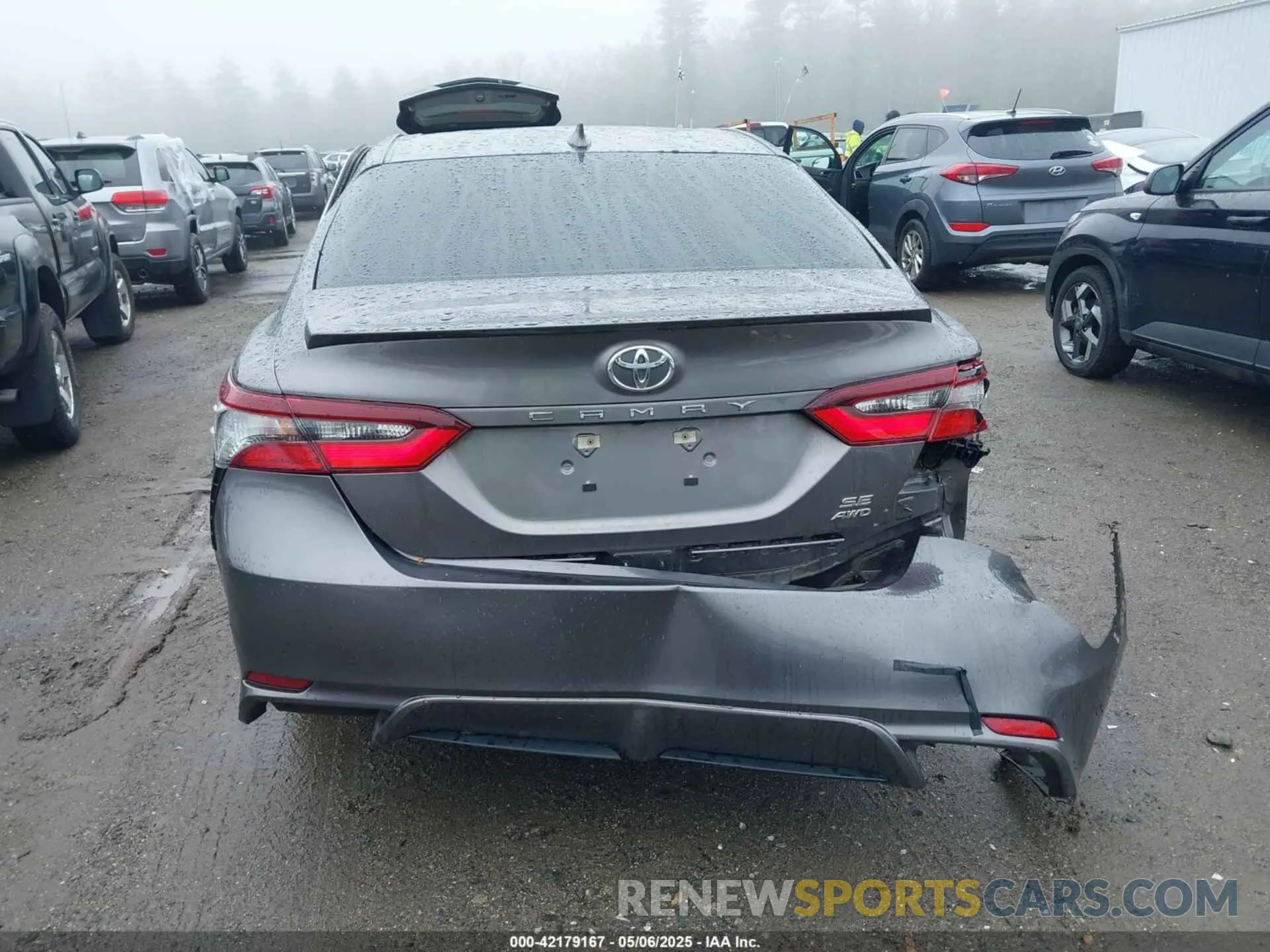 17 Photograph of a damaged car 4T1G11BK1NU068450 TOYOTA CAMRY 2022