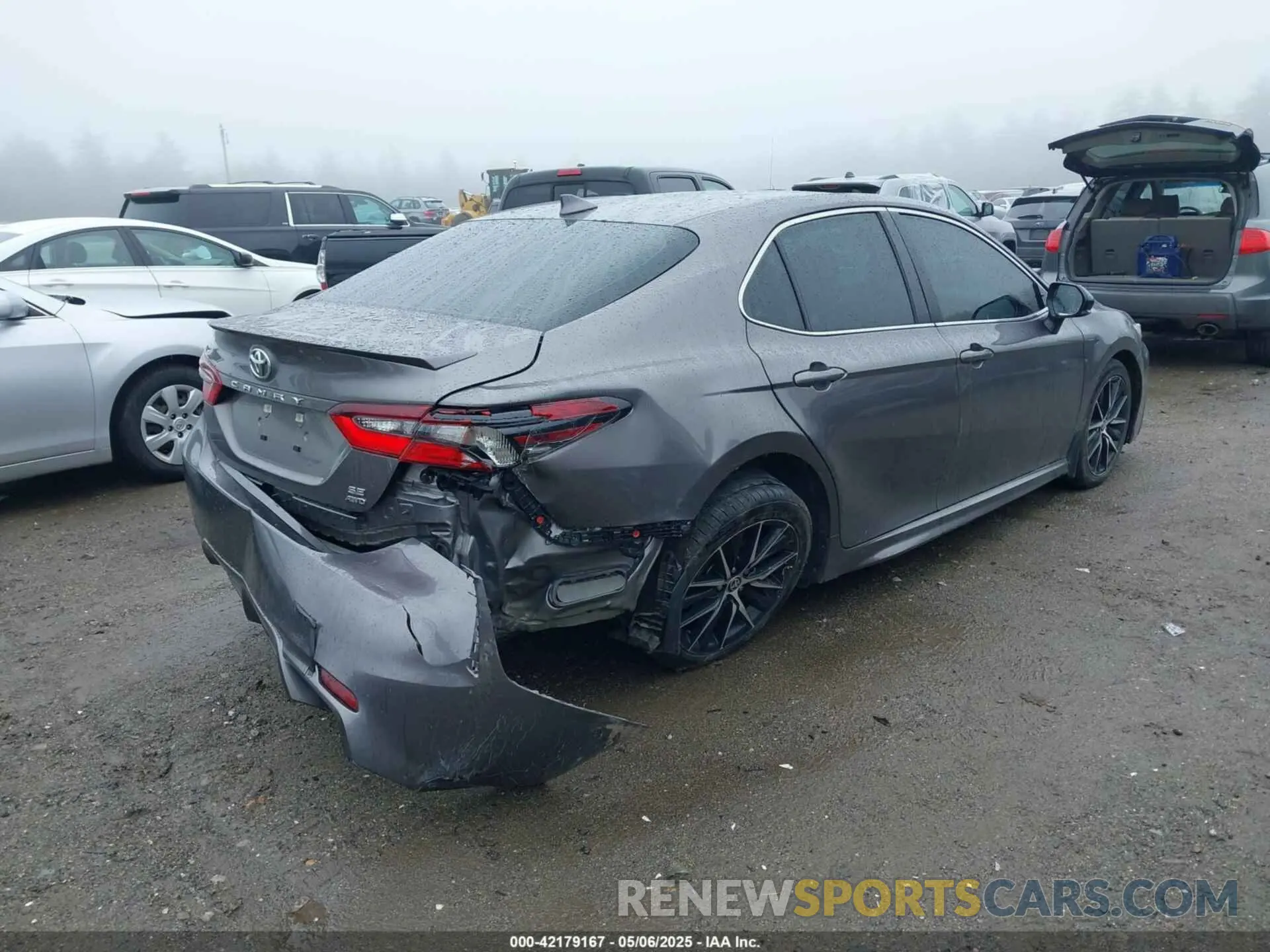 4 Photograph of a damaged car 4T1G11BK1NU068450 TOYOTA CAMRY 2022