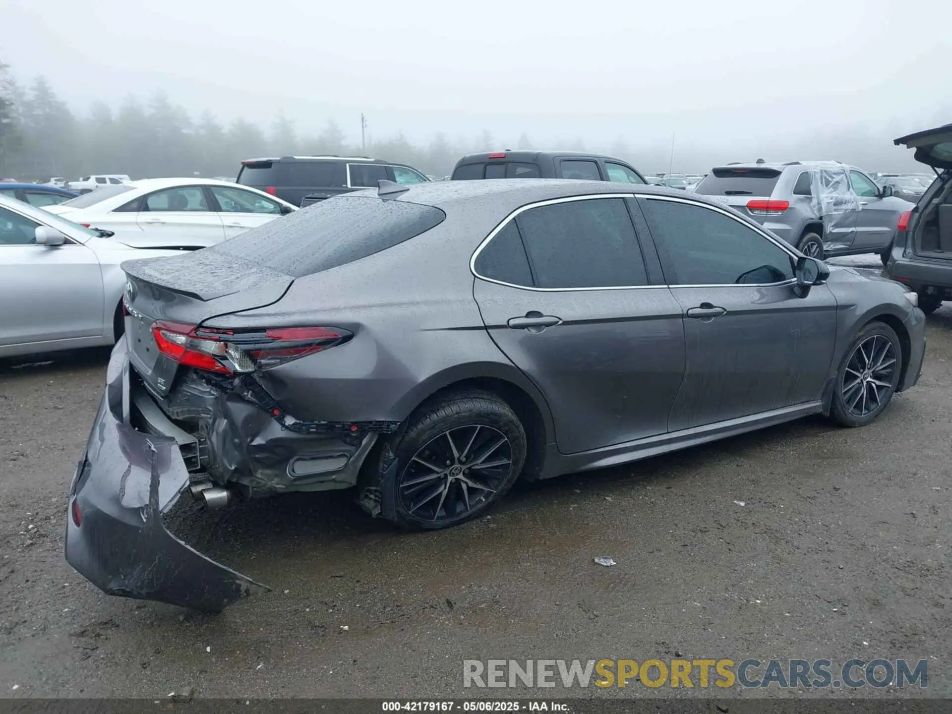 6 Photograph of a damaged car 4T1G11BK1NU068450 TOYOTA CAMRY 2022