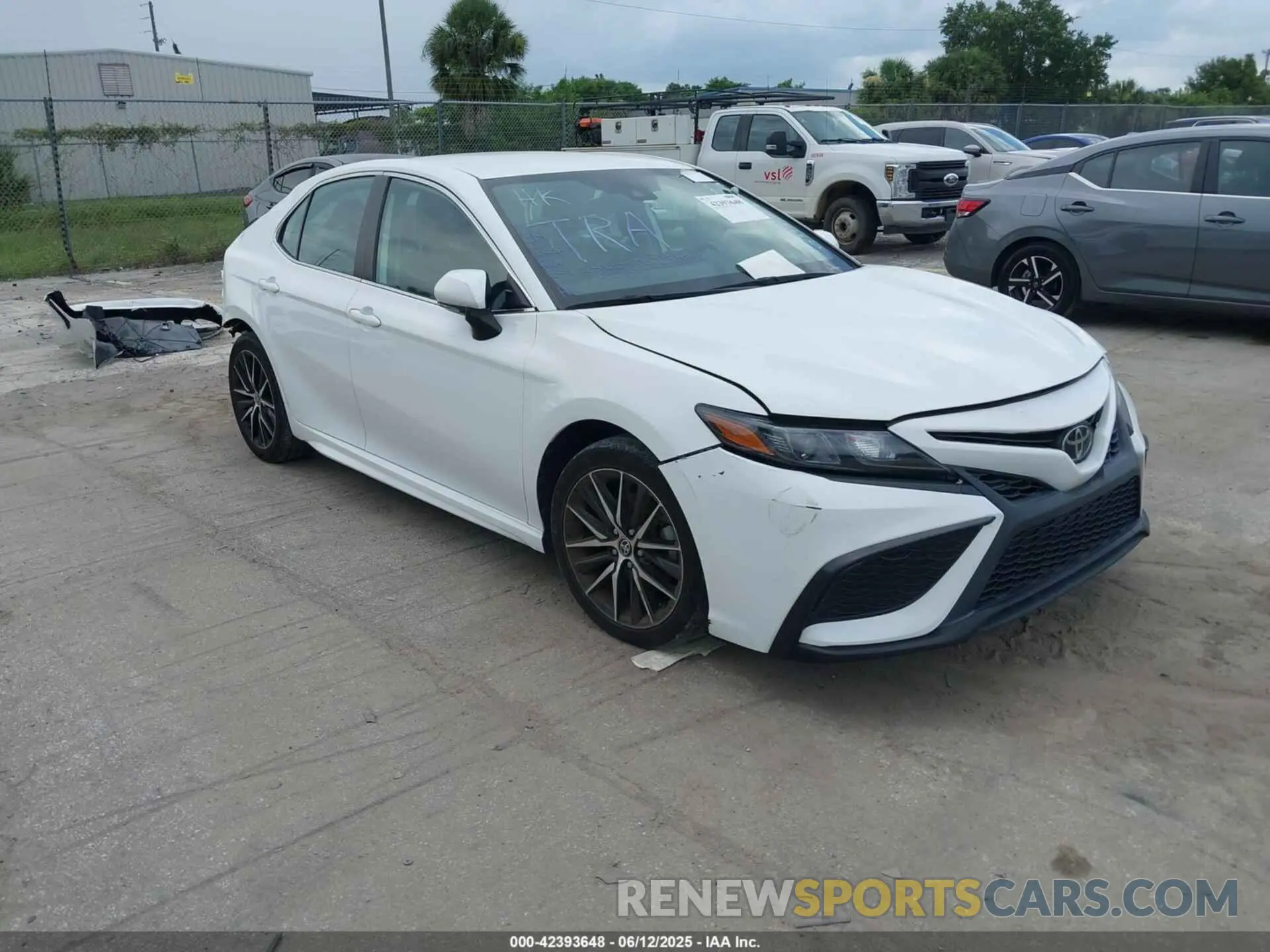 1 Photograph of a damaged car 4T1G11BK5NU053918 TOYOTA CAMRY 2022