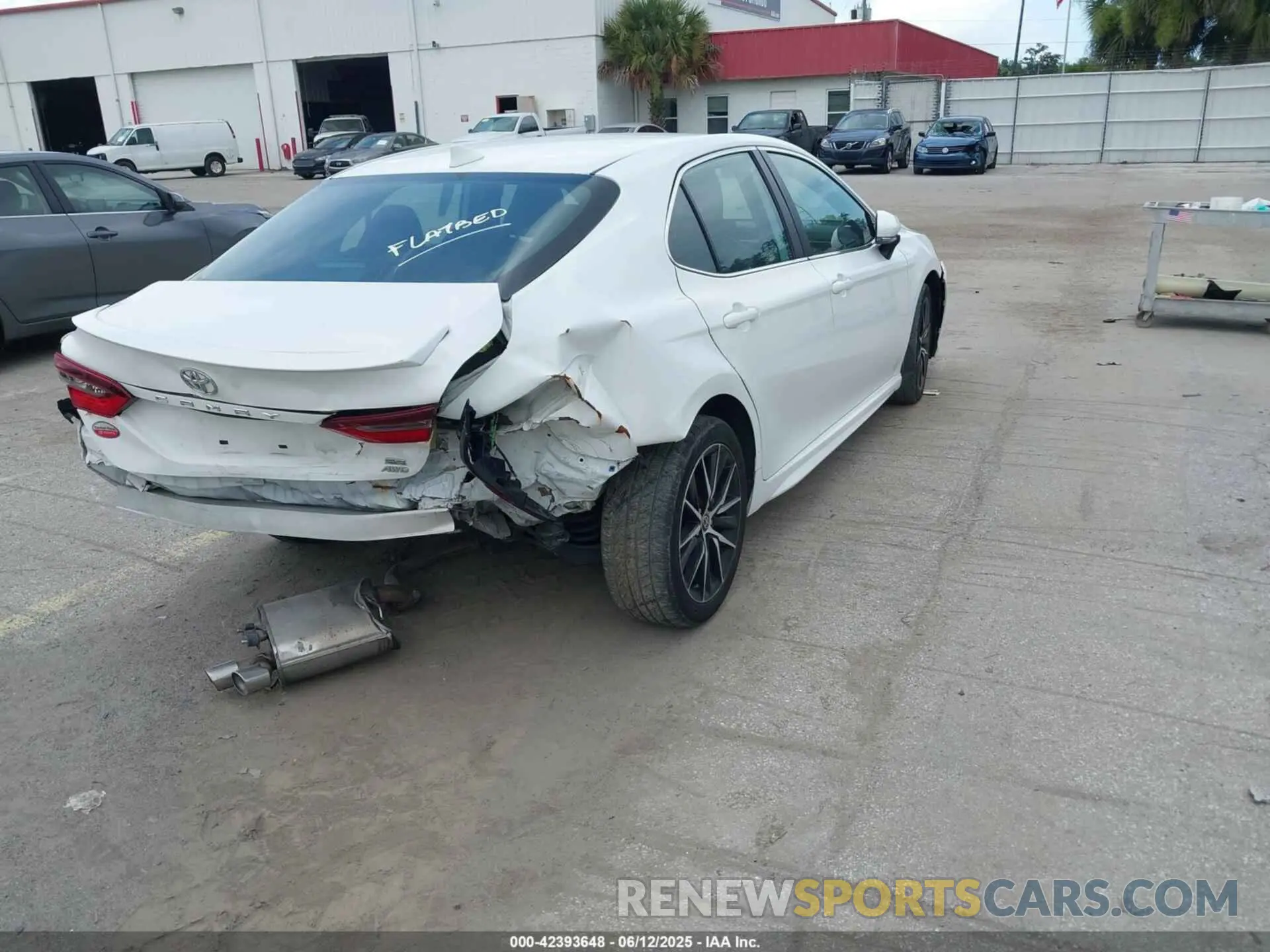 4 Photograph of a damaged car 4T1G11BK5NU053918 TOYOTA CAMRY 2022