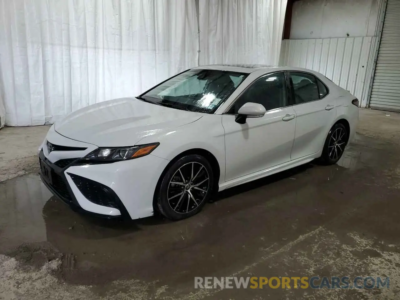 1 Photograph of a damaged car 4T1G11BK5NU059704 TOYOTA CAMRY 2022