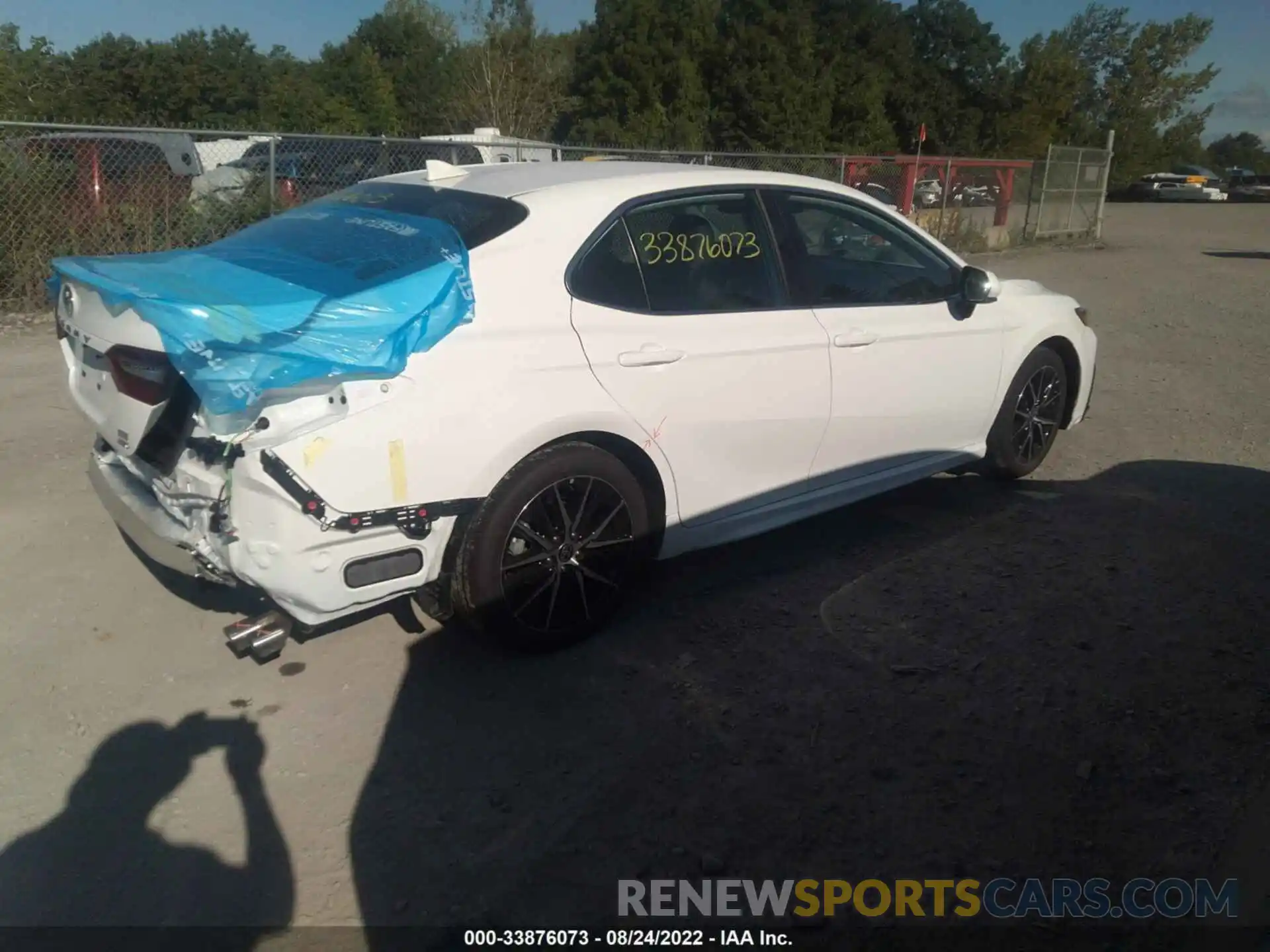 4 Photograph of a damaged car 4T1G11BK6NU063566 TOYOTA CAMRY 2022