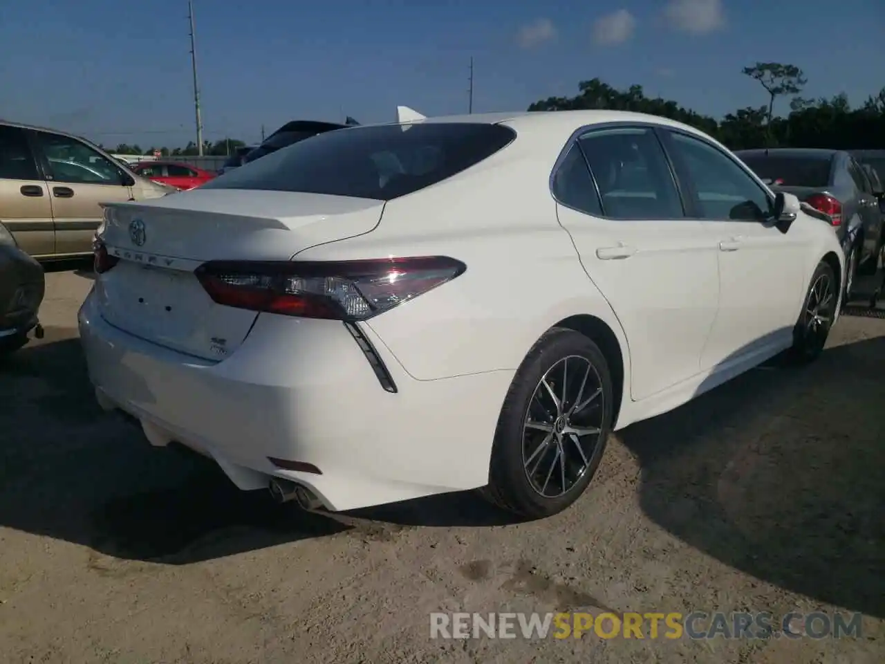 4 Photograph of a damaged car 4T1G11BK8NU051077 TOYOTA CAMRY 2022