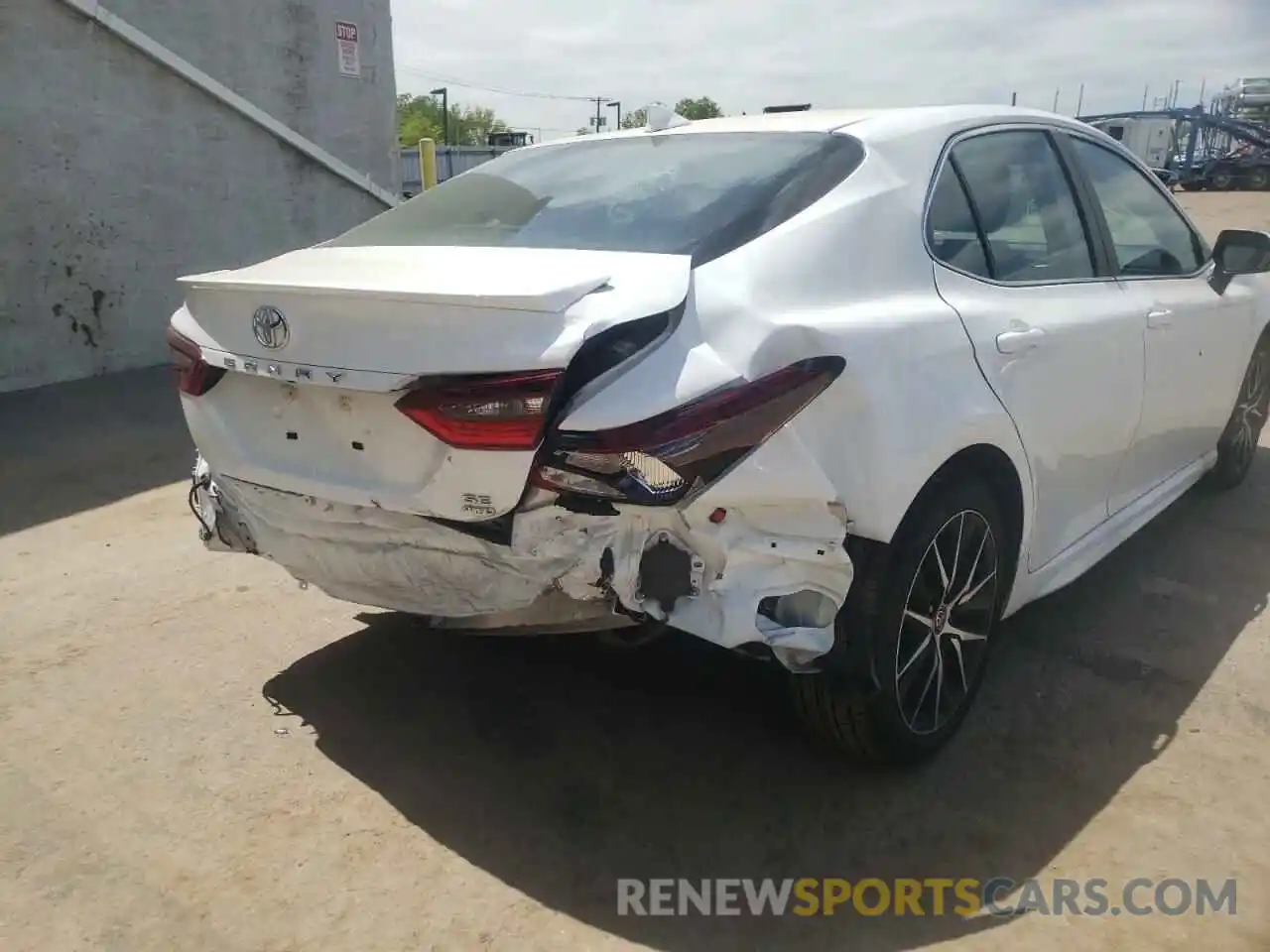 9 Photograph of a damaged car 4T1G11BK8NU057607 TOYOTA CAMRY 2022