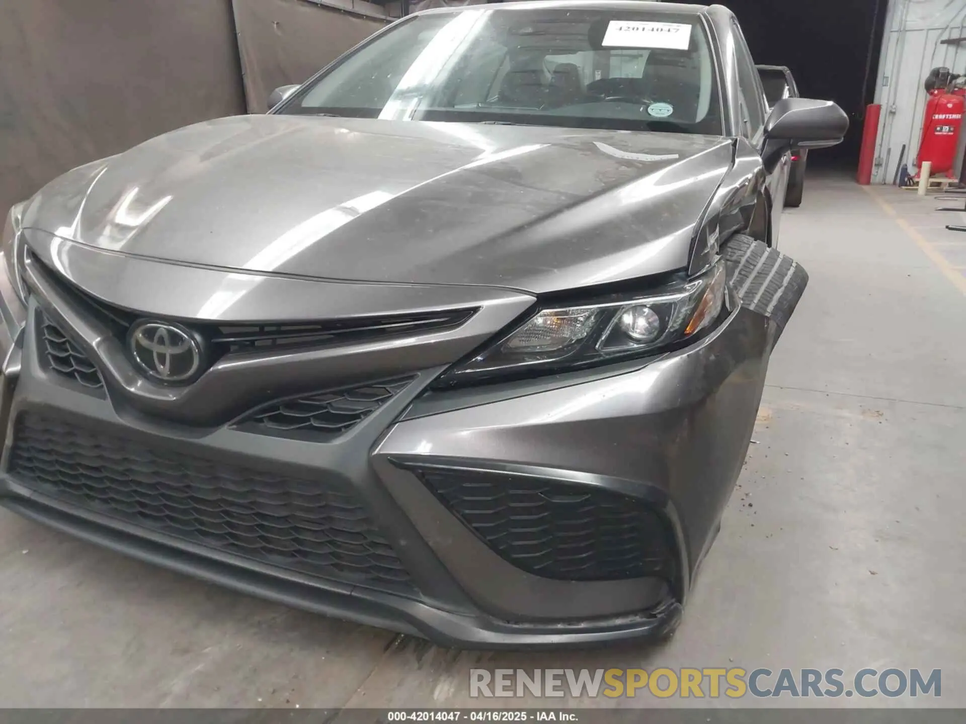 6 Photograph of a damaged car 4T1G11BK9NU053940 TOYOTA CAMRY 2022