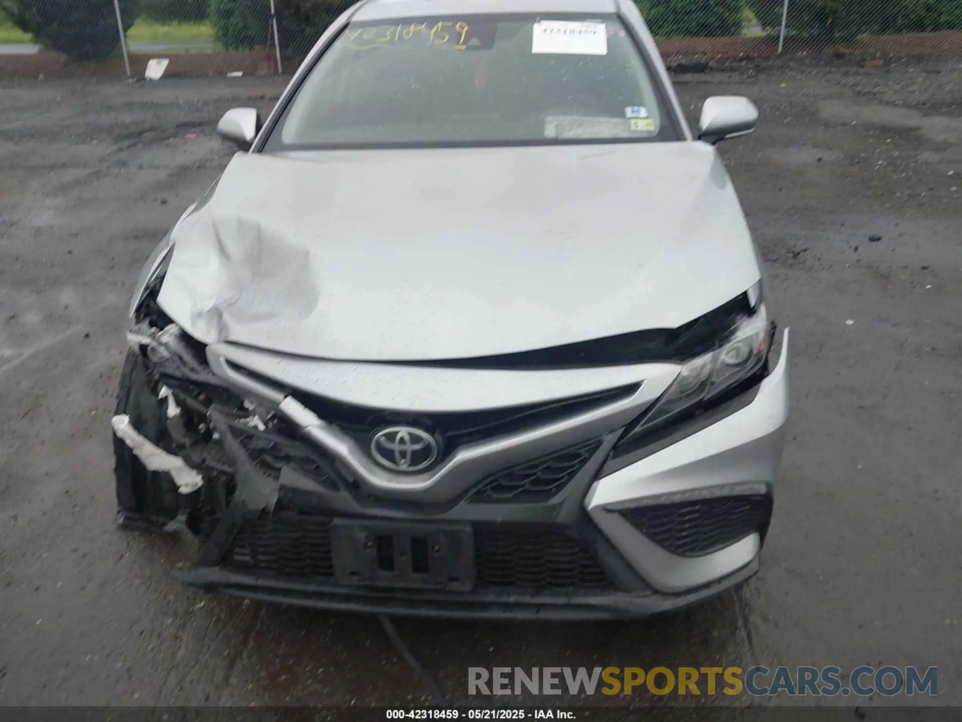 11 Photograph of a damaged car 4T1G11BK9NU060998 TOYOTA CAMRY 2022
