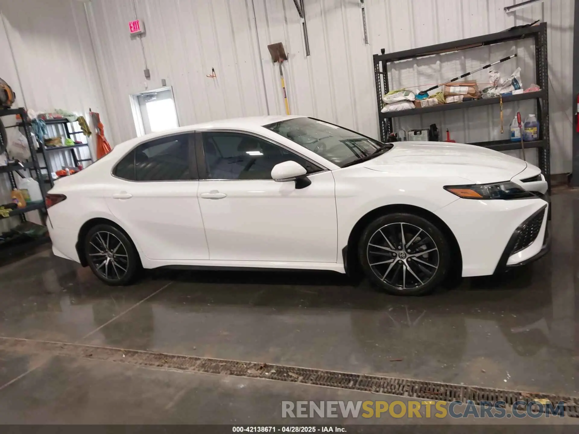 13 Photograph of a damaged car 4T1G31AK0NU597691 TOYOTA CAMRY 2022
