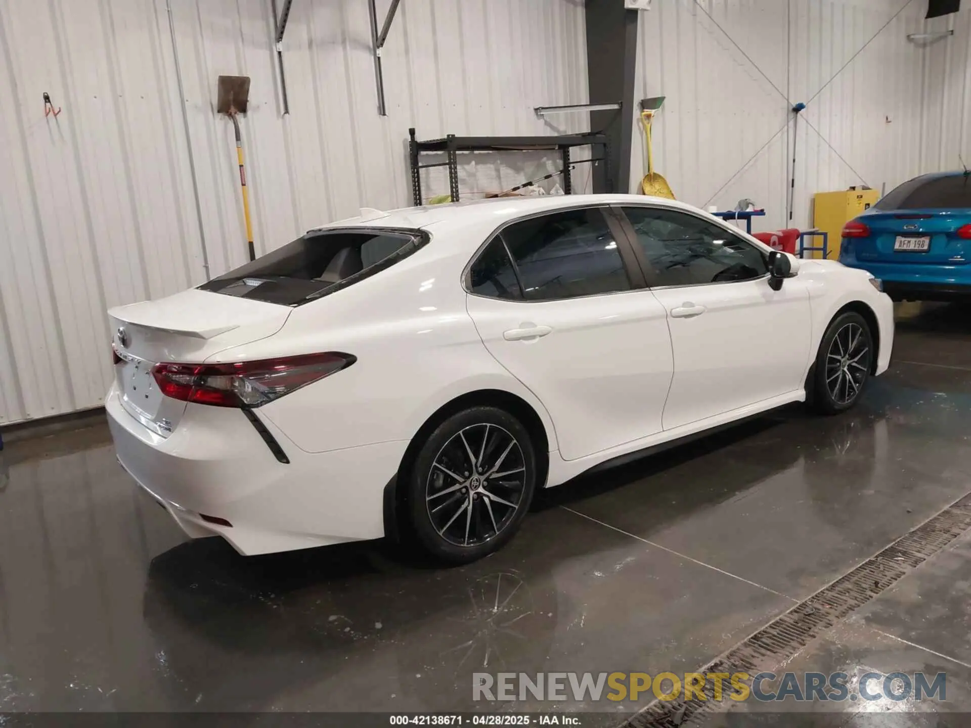 4 Photograph of a damaged car 4T1G31AK0NU597691 TOYOTA CAMRY 2022