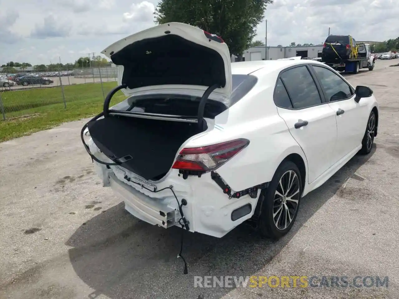 4 Photograph of a damaged car 4T1G31AK1NU039039 TOYOTA CAMRY 2022