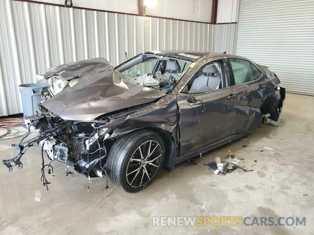 1 Photograph of a damaged car 4T1G31AK2NU579192 TOYOTA CAMRY 2022
