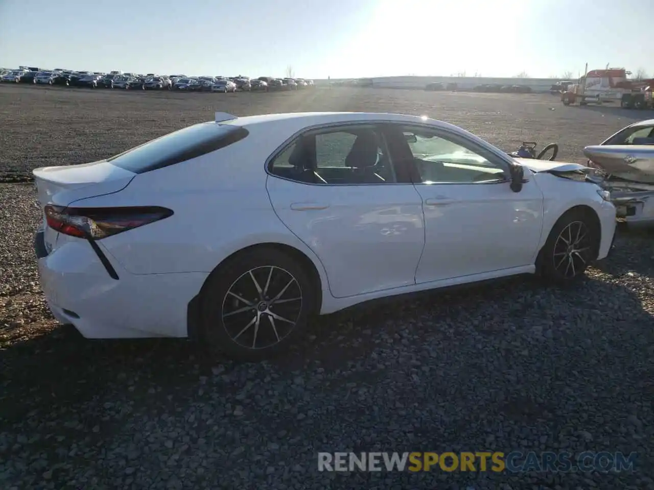 4 Photograph of a damaged car 4T1G31AK3NU577175 TOYOTA CAMRY 2022