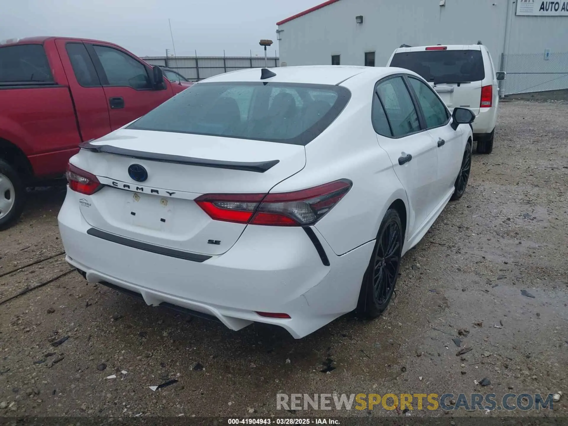 4 Photograph of a damaged car 4T1G31AK5NU044700 TOYOTA CAMRY 2022