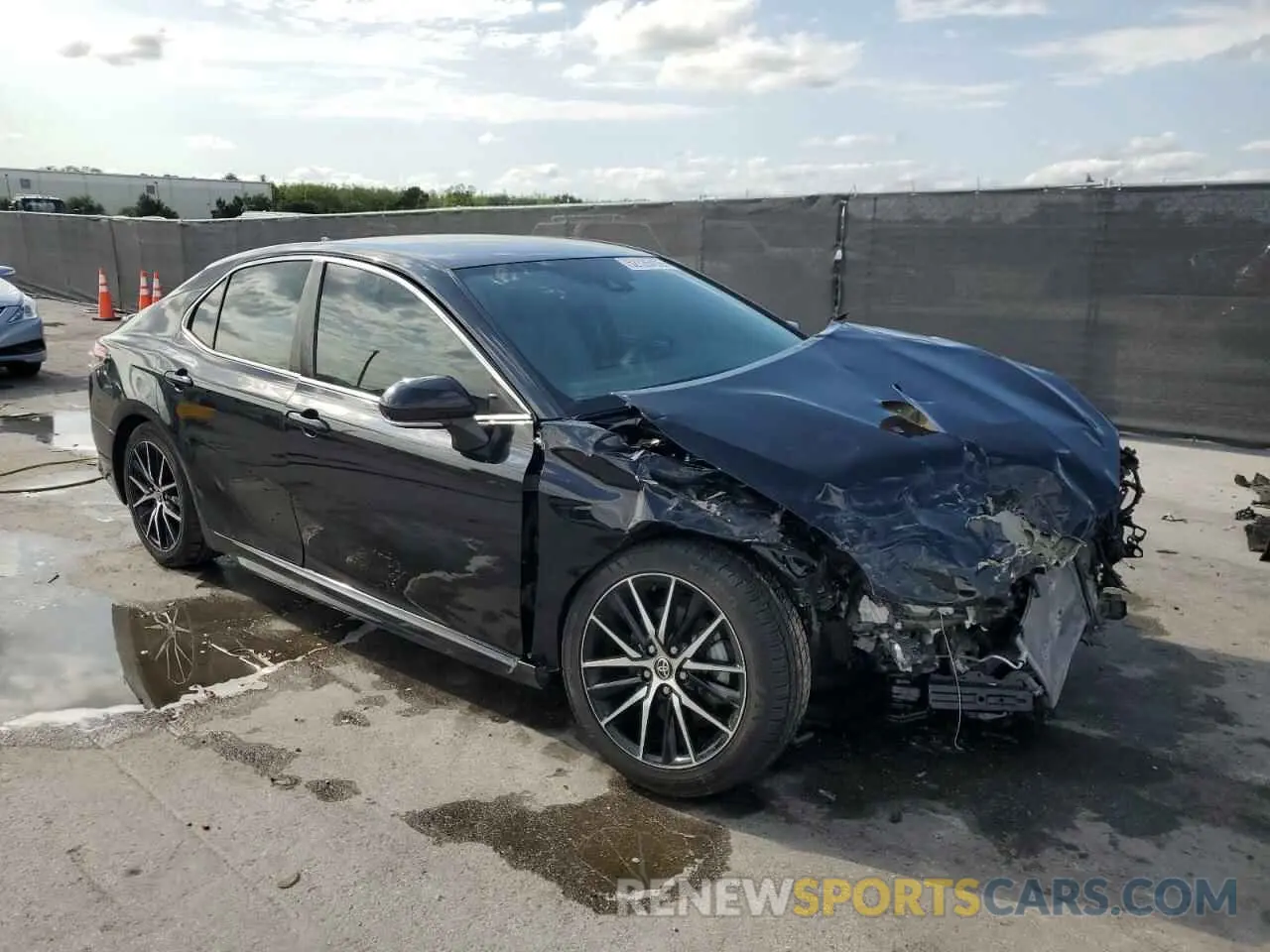 4 Photograph of a damaged car 4T1G31AK5NU584046 TOYOTA CAMRY 2022