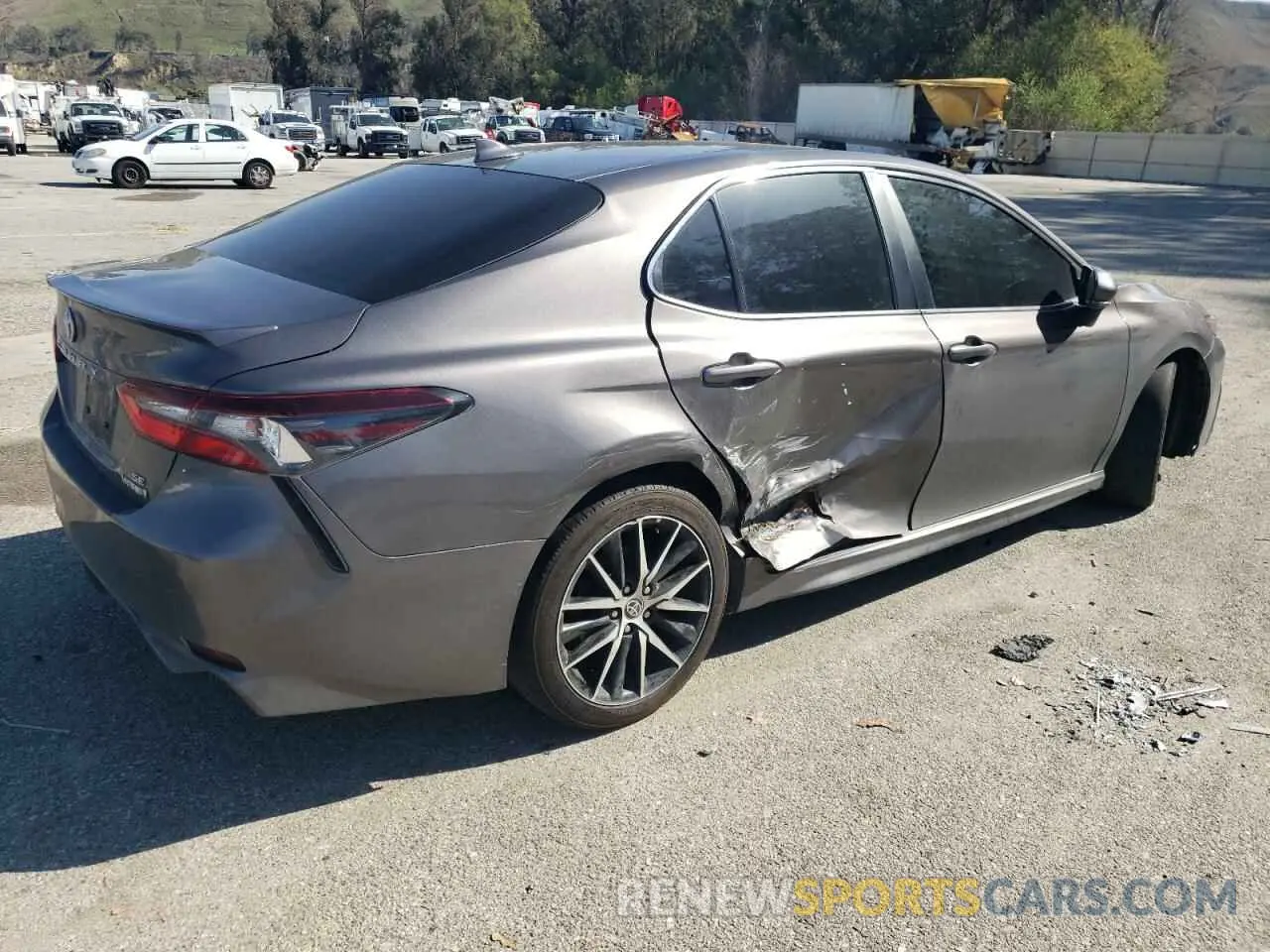 3 Photograph of a damaged car 4T1G31AK6NU597680 TOYOTA CAMRY 2022