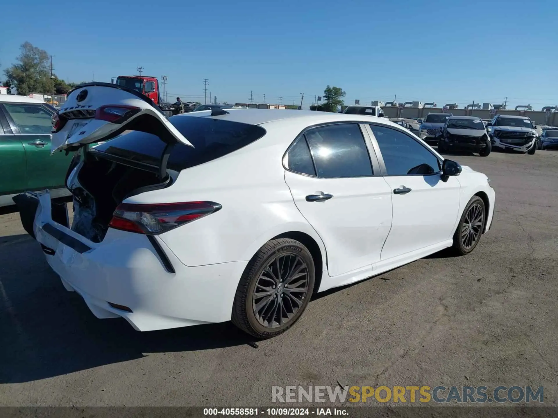 4 Photograph of a damaged car 4T1G31AK7NU033505 TOYOTA CAMRY 2022
