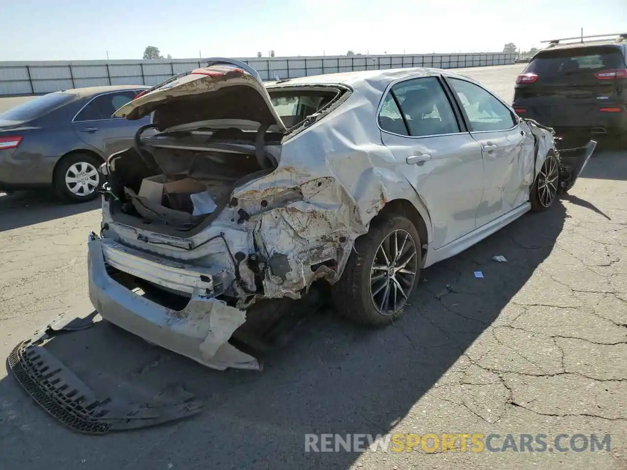 4 Photograph of a damaged car 4T1G31AK7NU037473 TOYOTA CAMRY 2022