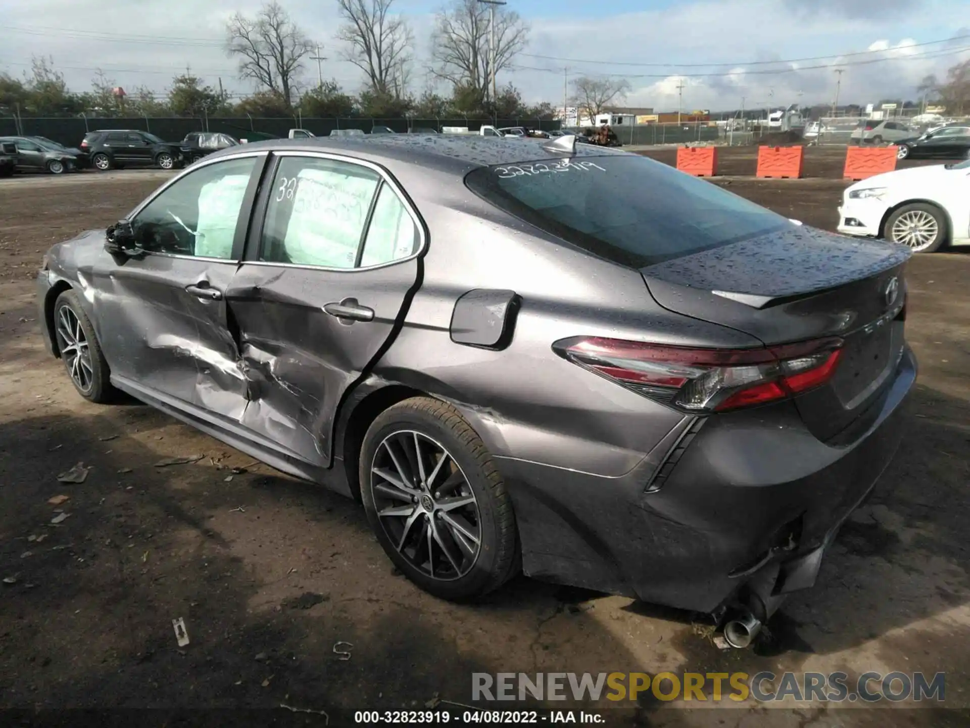 3 Photograph of a damaged car 4T1G31AKXNU575990 TOYOTA CAMRY 2022