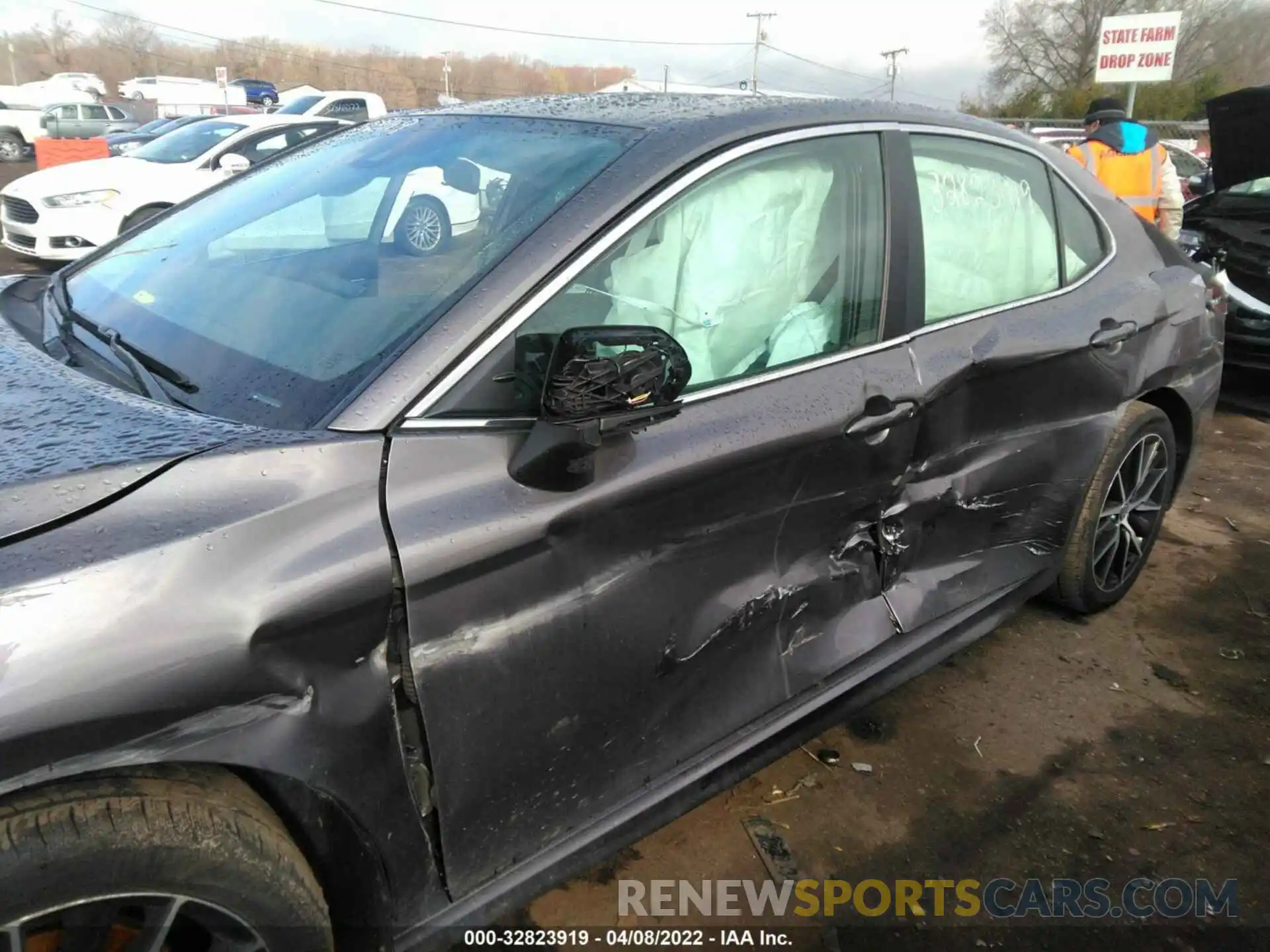 6 Photograph of a damaged car 4T1G31AKXNU575990 TOYOTA CAMRY 2022