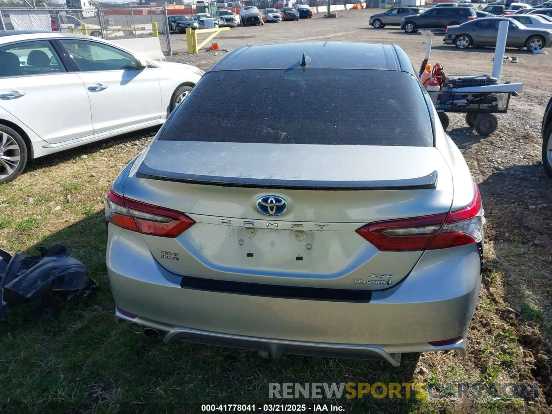 17 Photograph of a damaged car 4T1K31AK1NU044171 TOYOTA CAMRY 2022